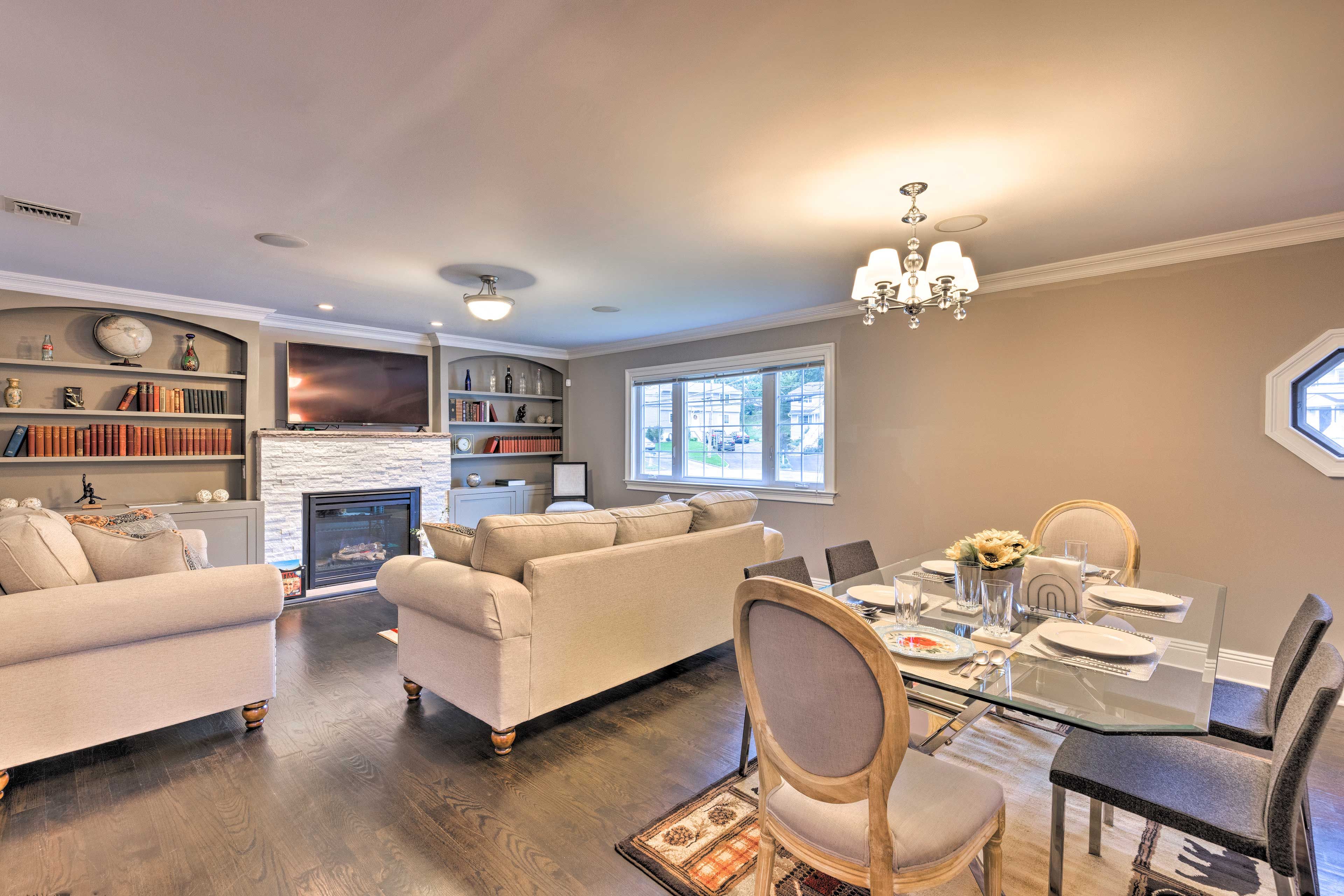 Living Room/Dining Room