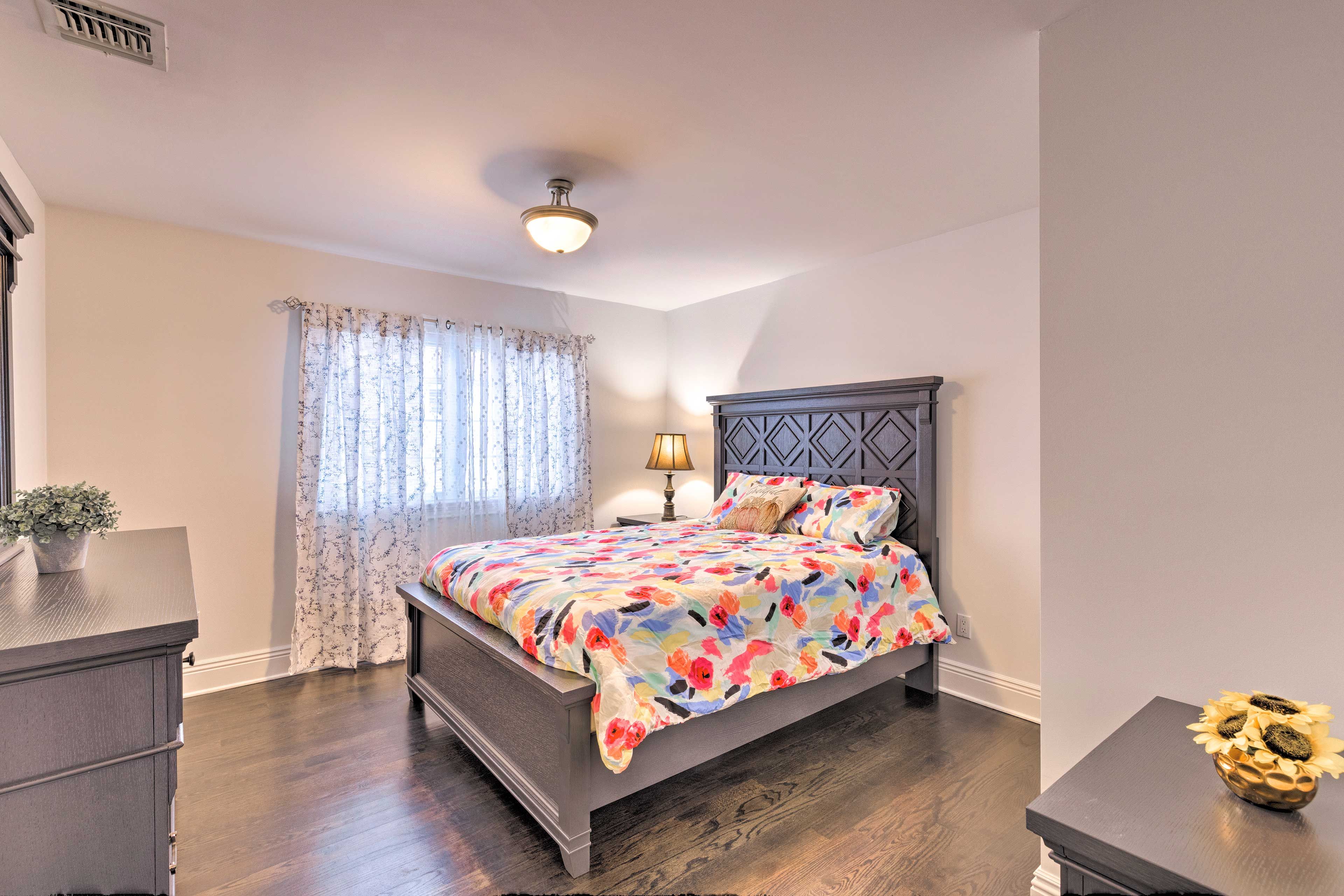 Bedroom 2 | Queen Bed