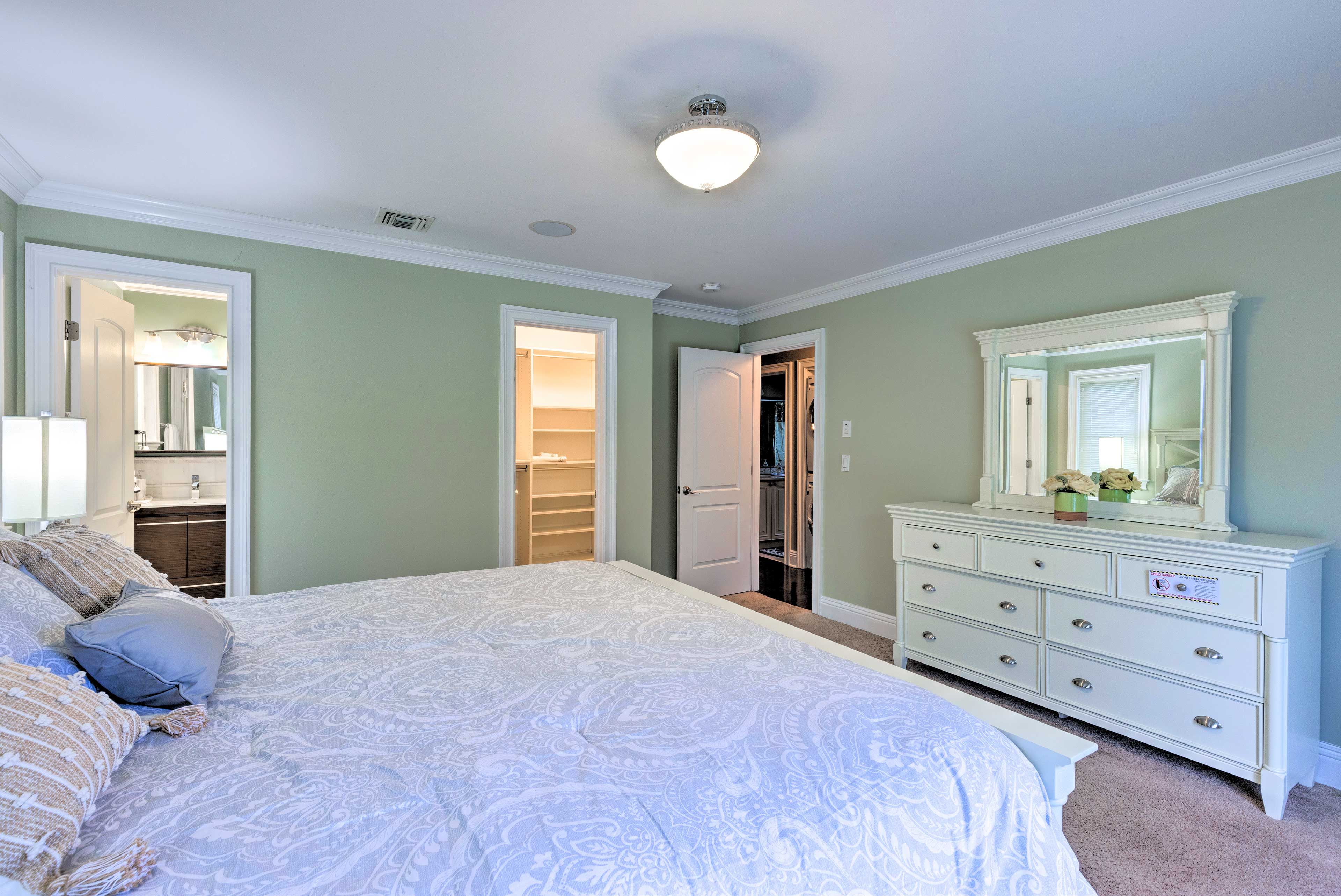 Bedroom 1 | En-Suite Bathroom | Linens/Towels Provided