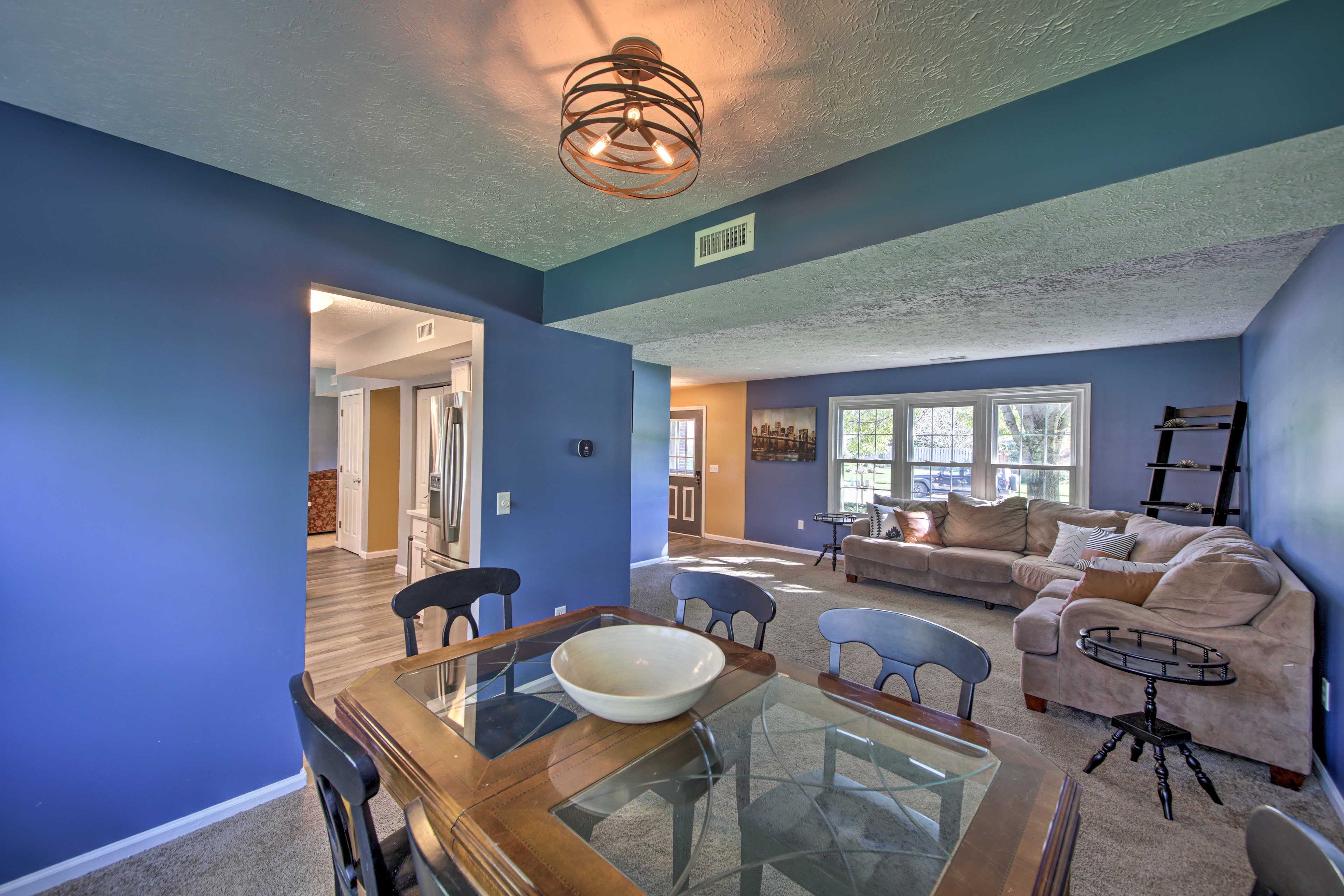 Dining Room | Dishware/Flatware Provided