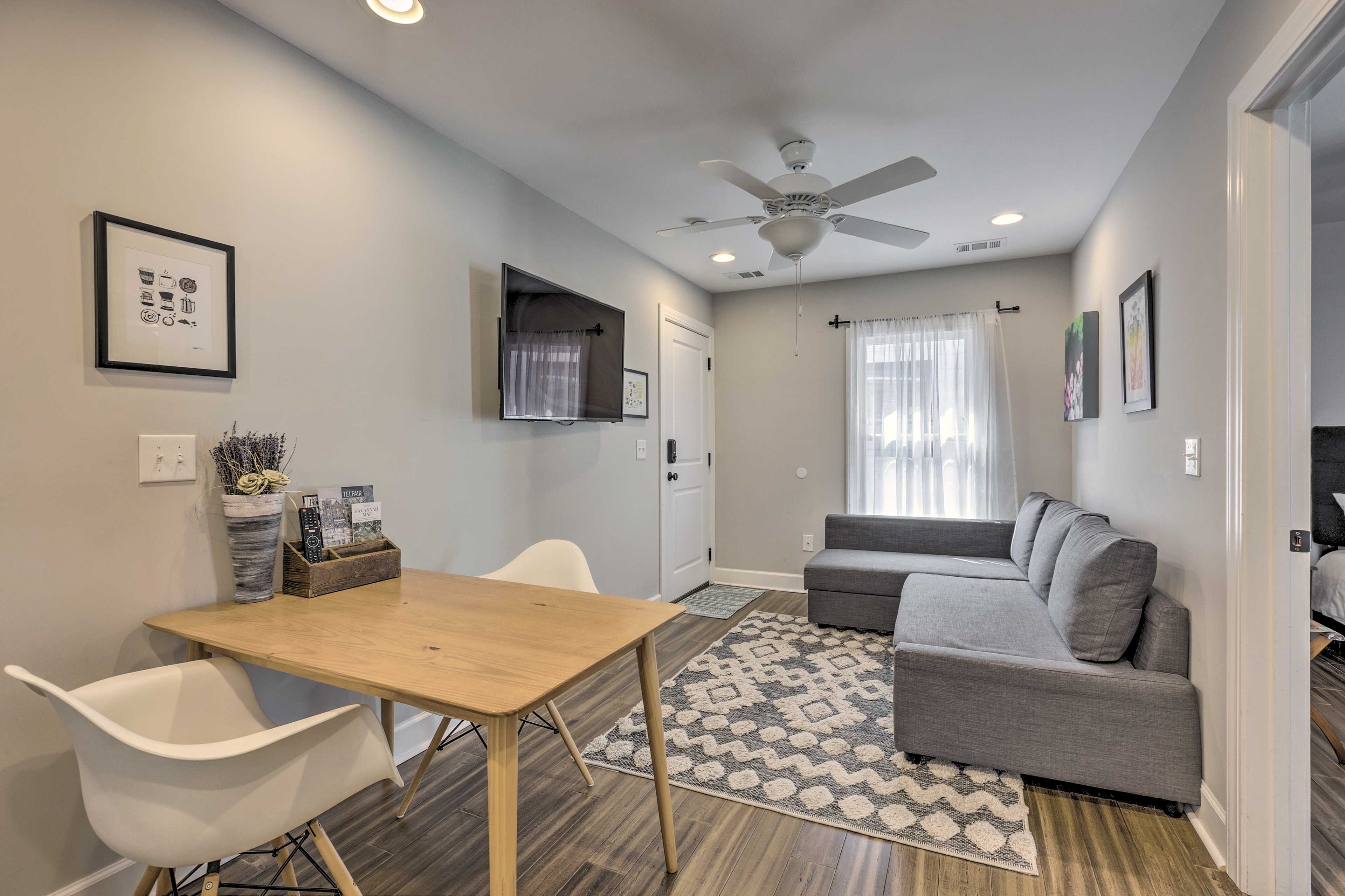 Living Room | Free WiFi | Central A/C