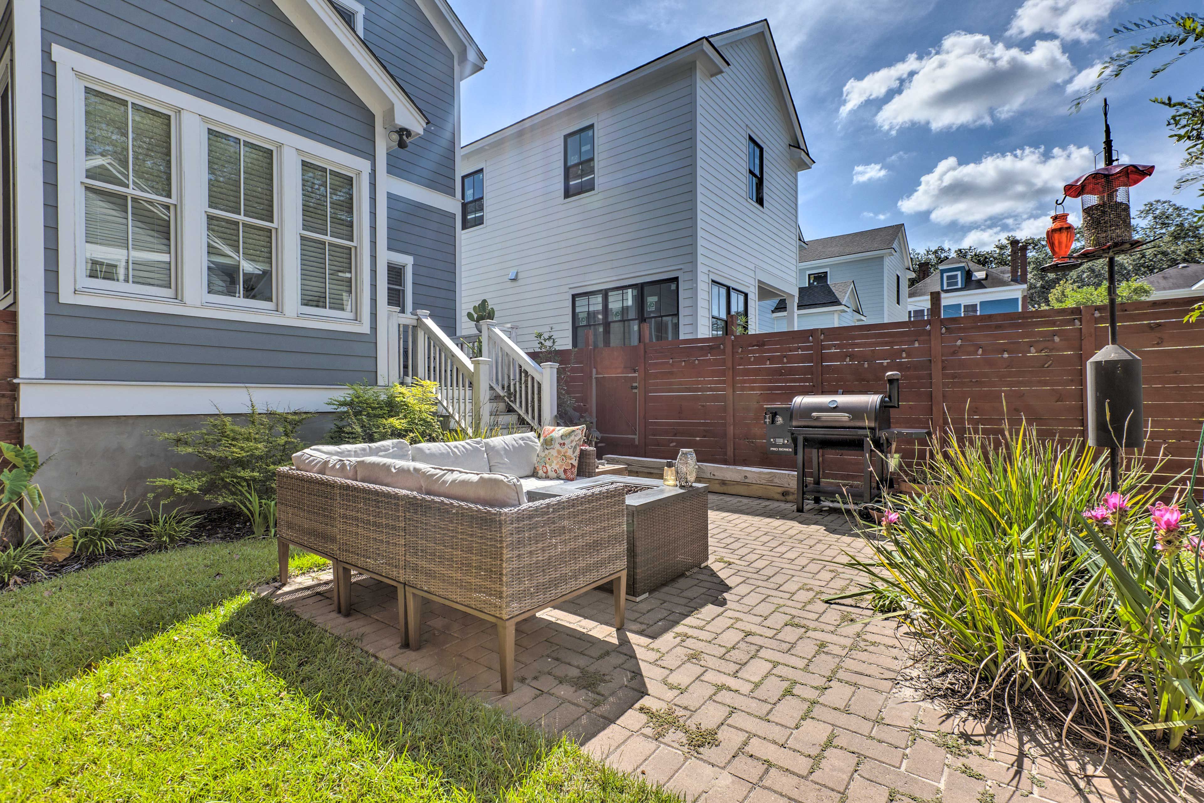 Shared Patio | Fire Pit | Charcoal Grill
