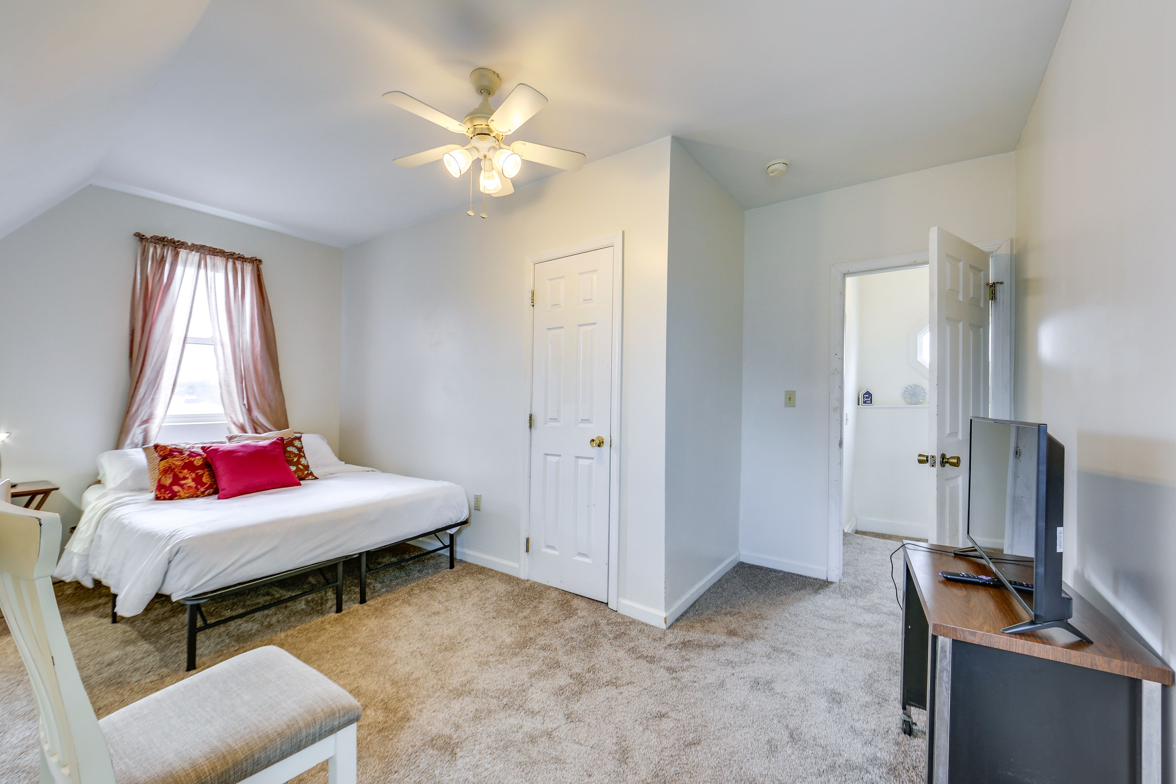 Bedroom 5 | 3rd Floor | Queen Bed