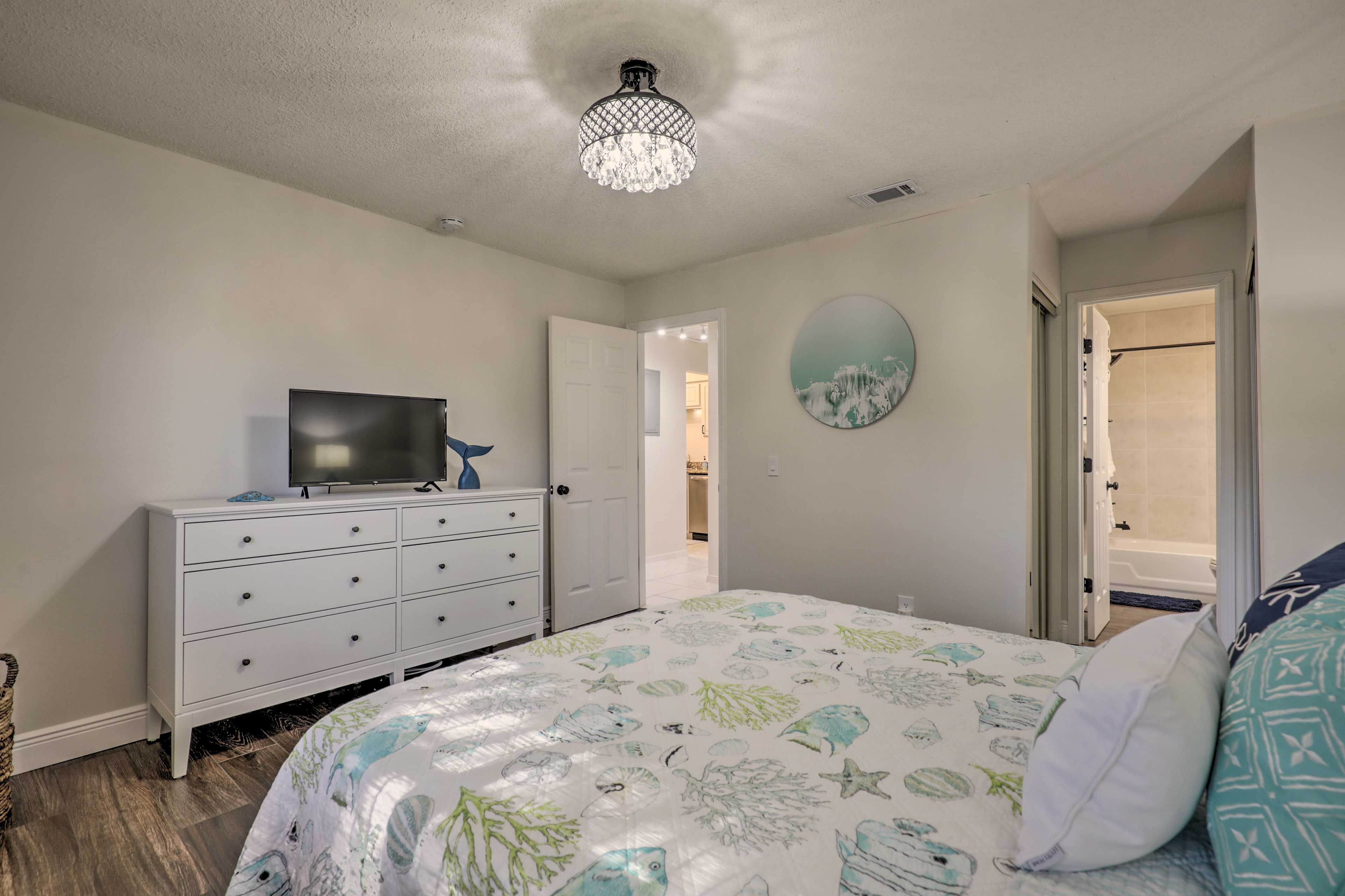 Bedroom 1 | Smart TV | En-Suite Bathroom