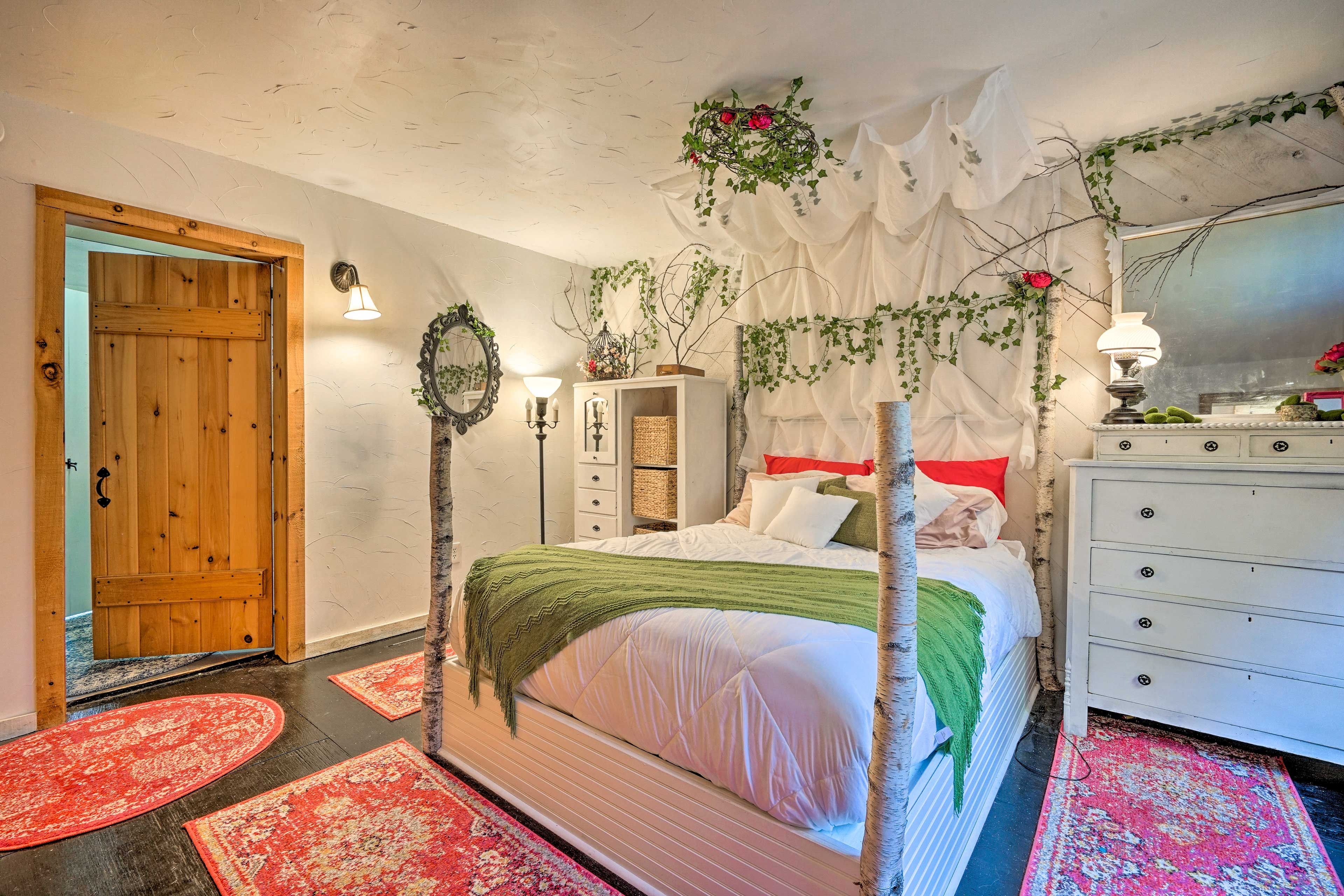 Bedroom 1 | Linens & Towels
