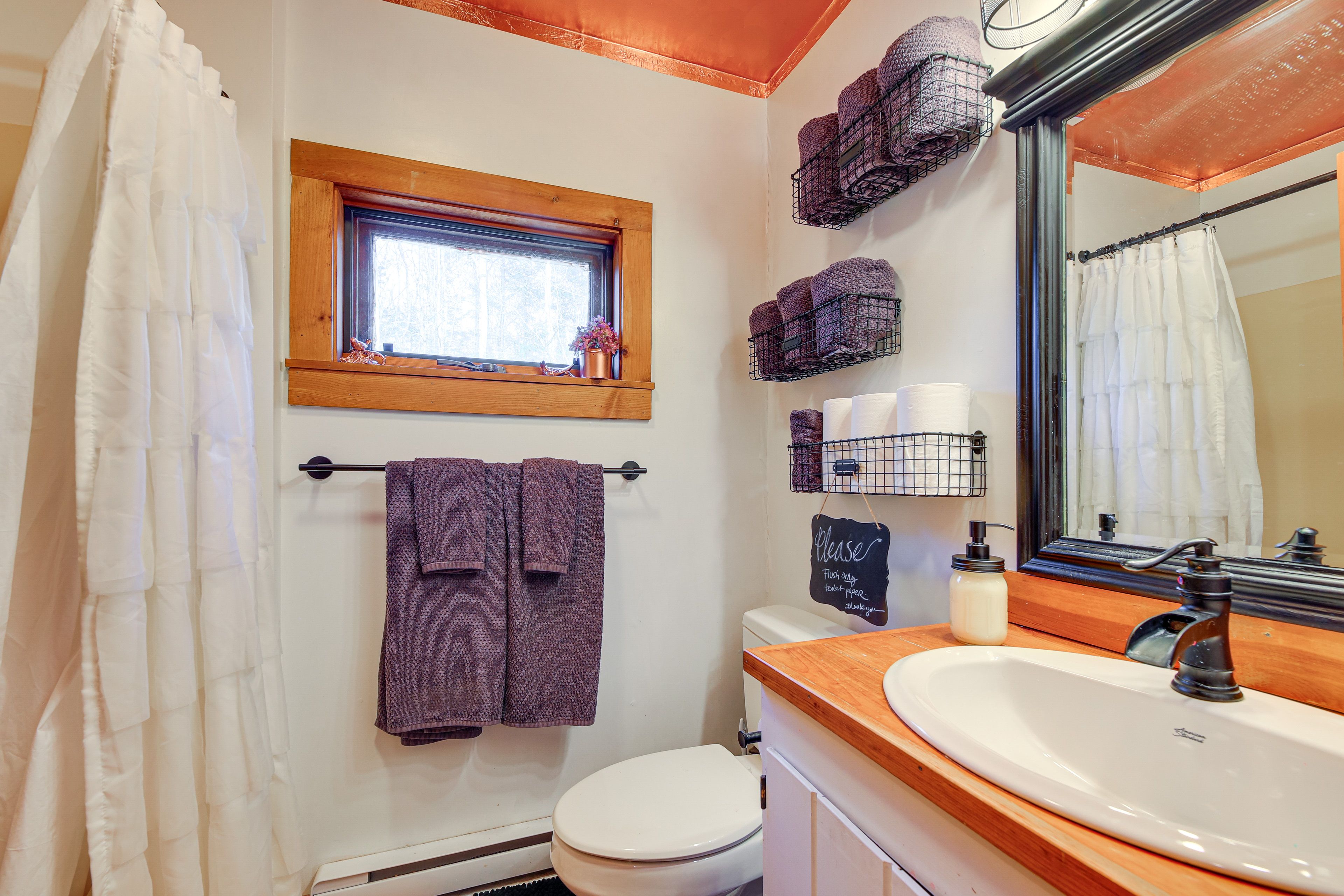 Full Bathroom | 2nd Floor | Stairs Required | Hair Dryer