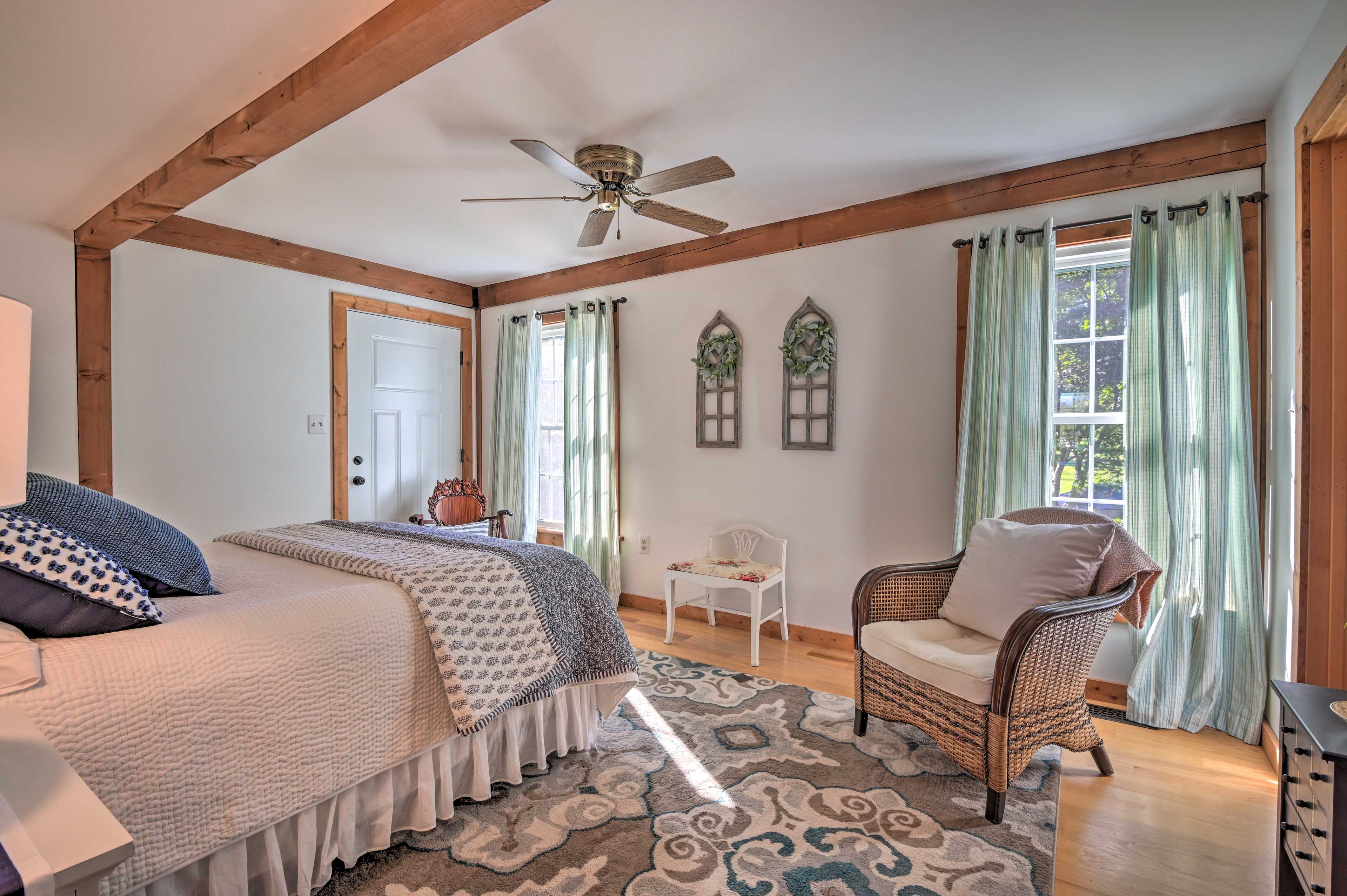 Bedroom | Queen Bed | 1st Floor