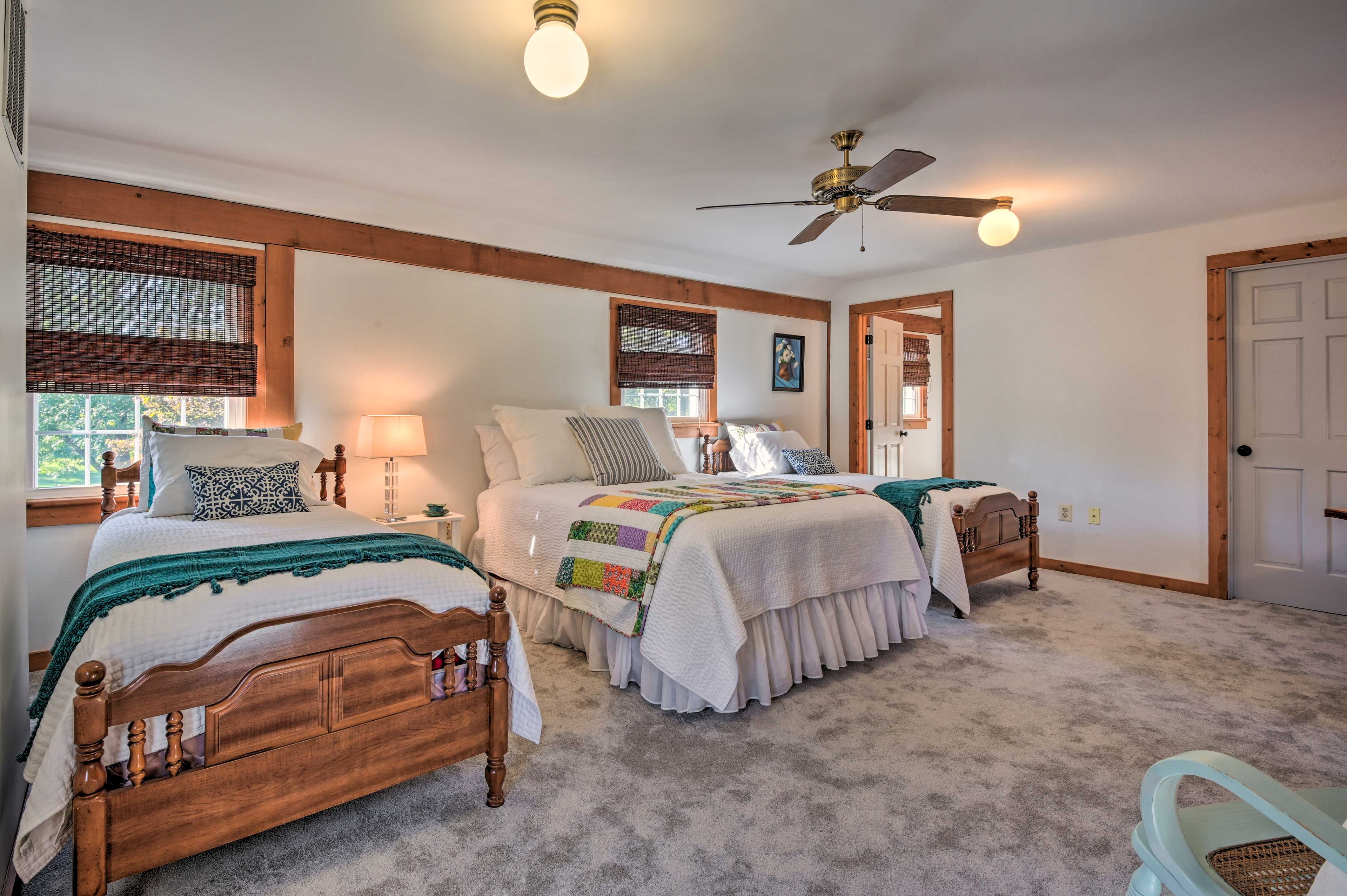 Loft | Queen Bed | 2 Twin Beds