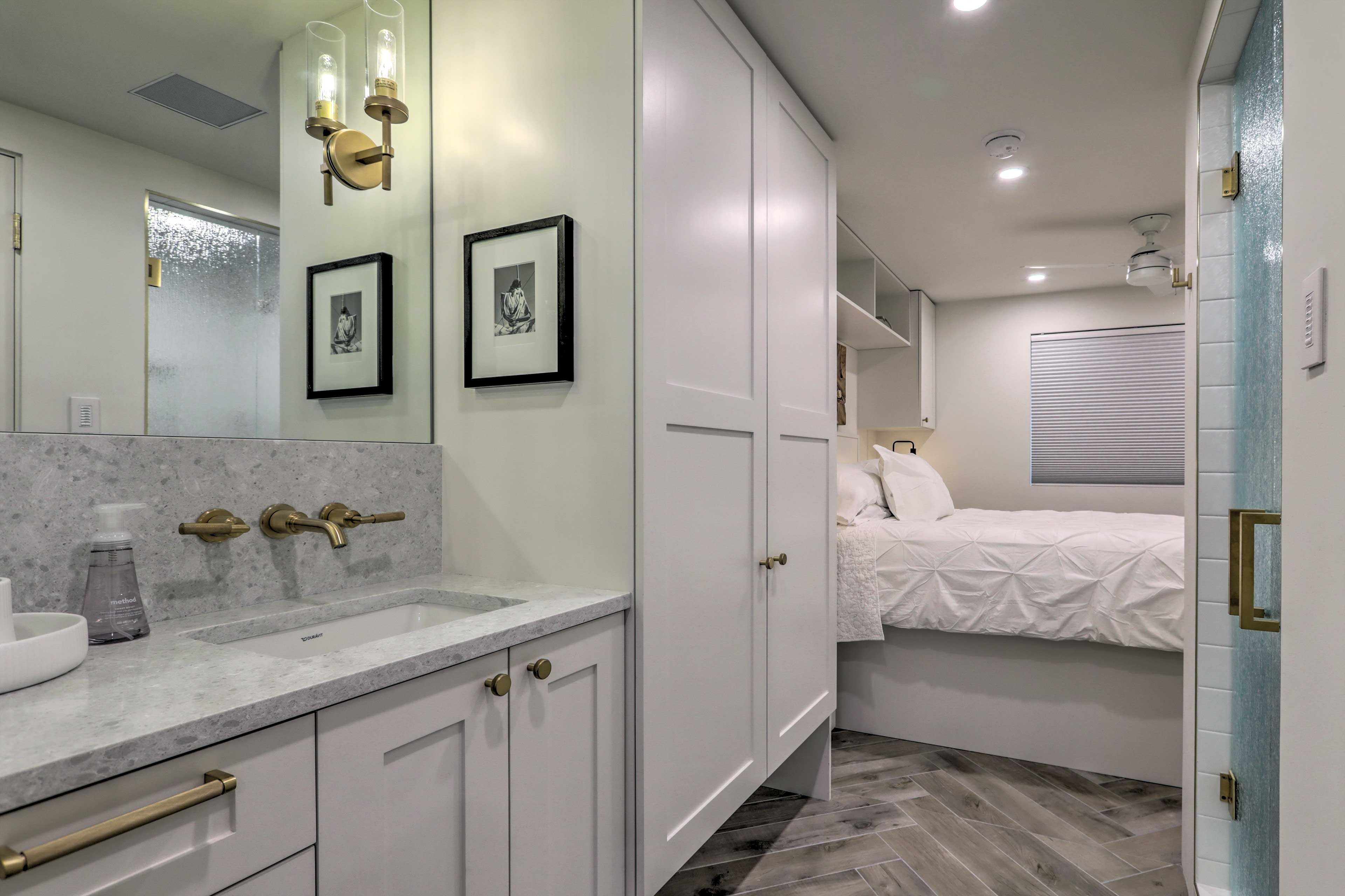 En-Suite Bathroom | Towels & Linens Provided | Iron & Ironing Board Provided