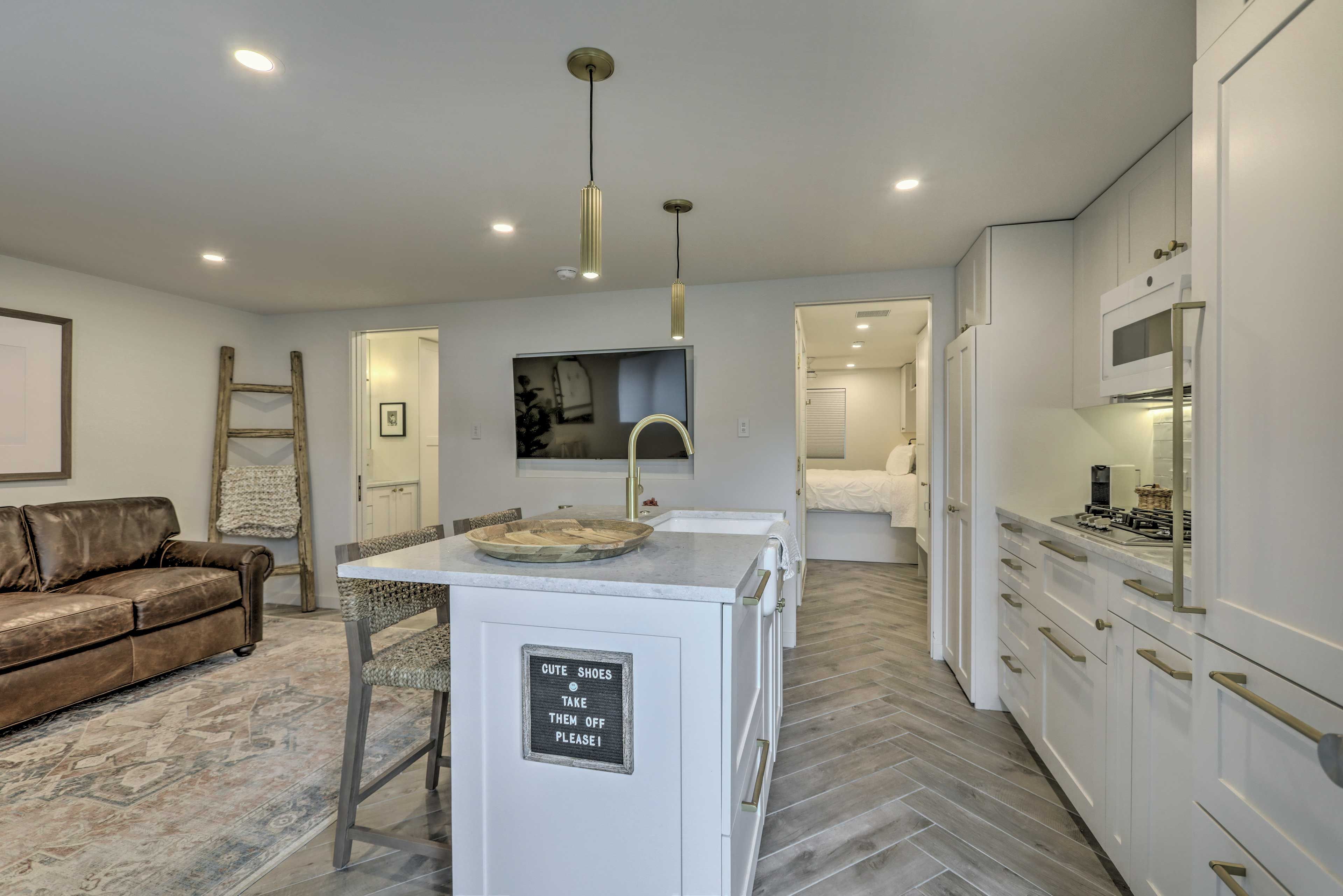 Living Area & Kitchen | Fully Equipped | Microwave | Toaster | Water Filter