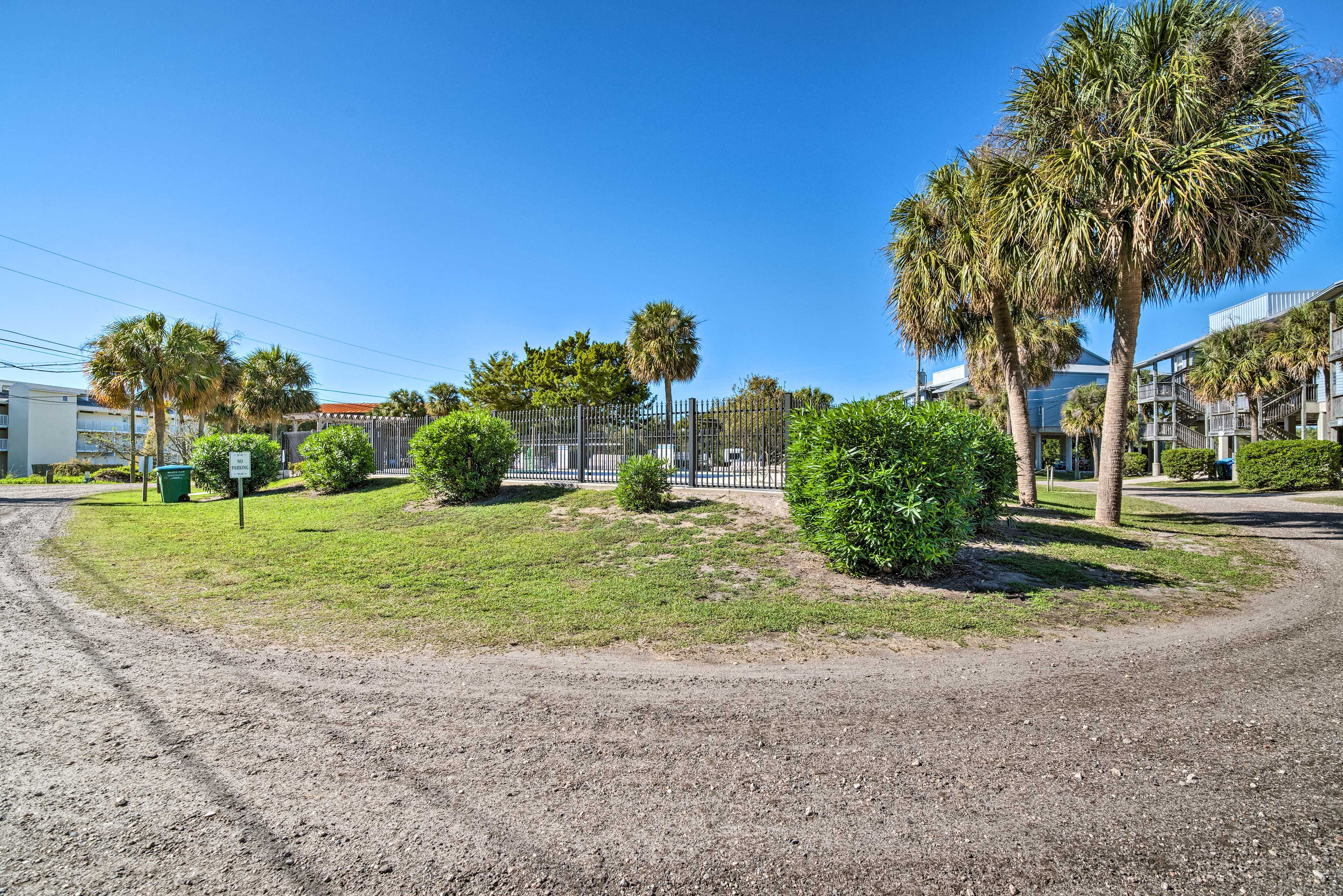 Exterior | Community Amenities | Outdoor Pool | Hot Tub (Currently Unavailable)