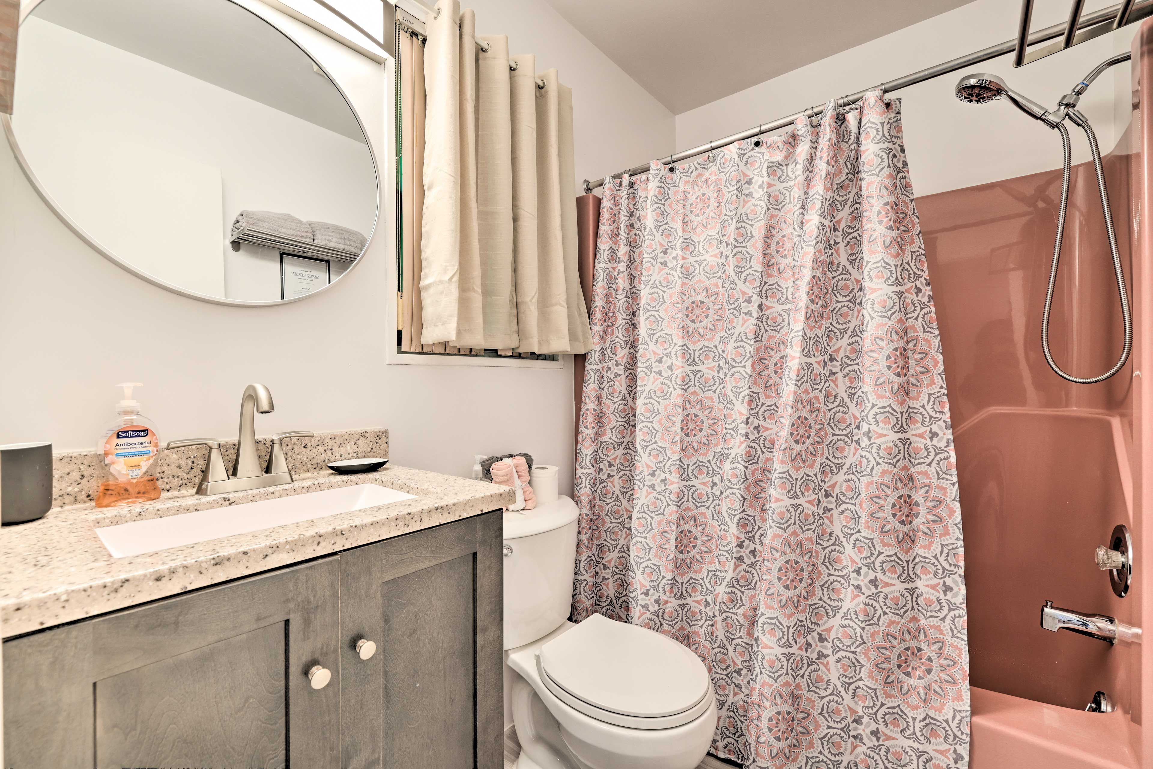 En-Suite Bathroom | Towels Provided | Complimentary Toiletries
