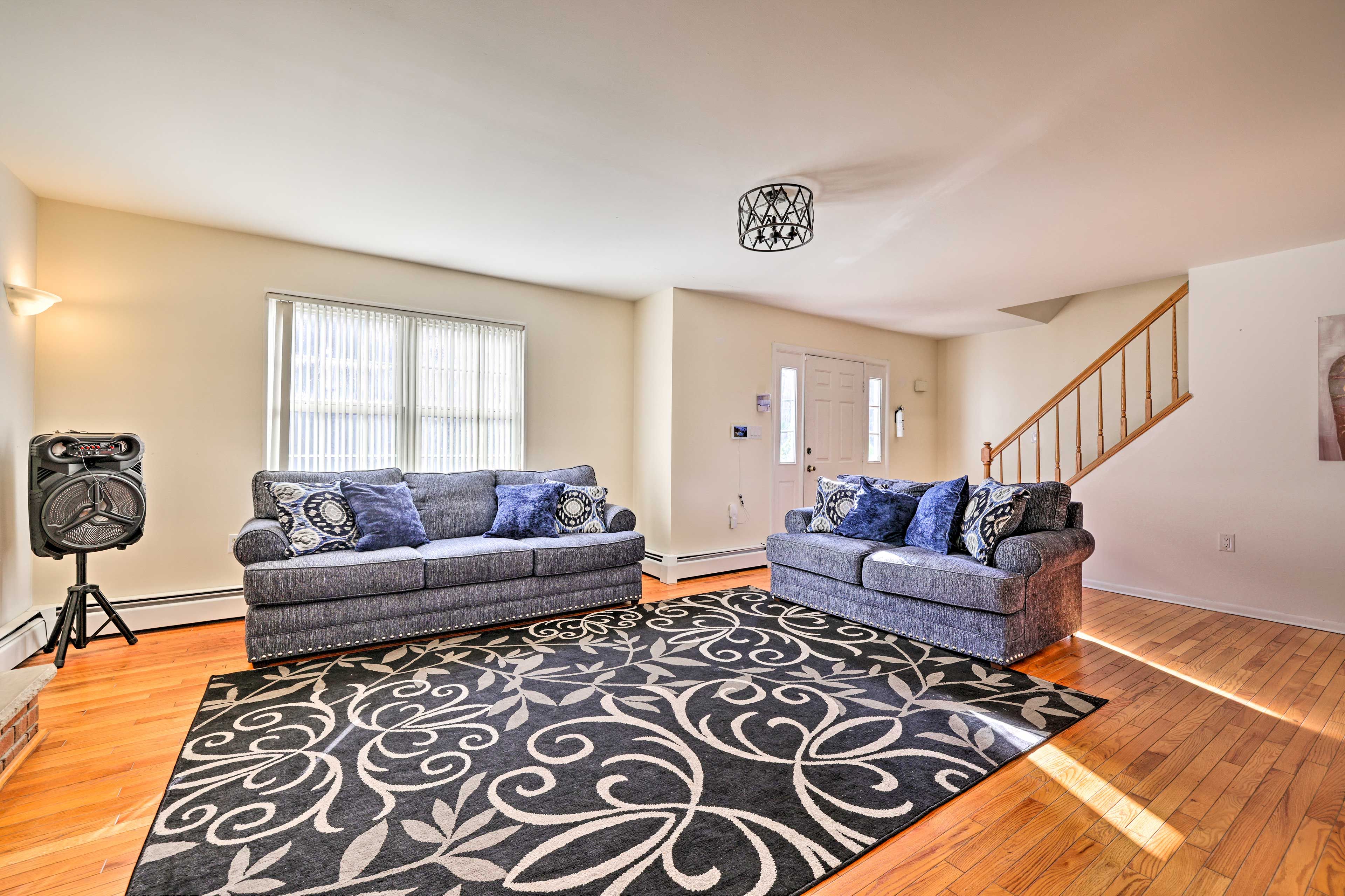 Living Room | Free WiFi | Wood-Burning Fireplace