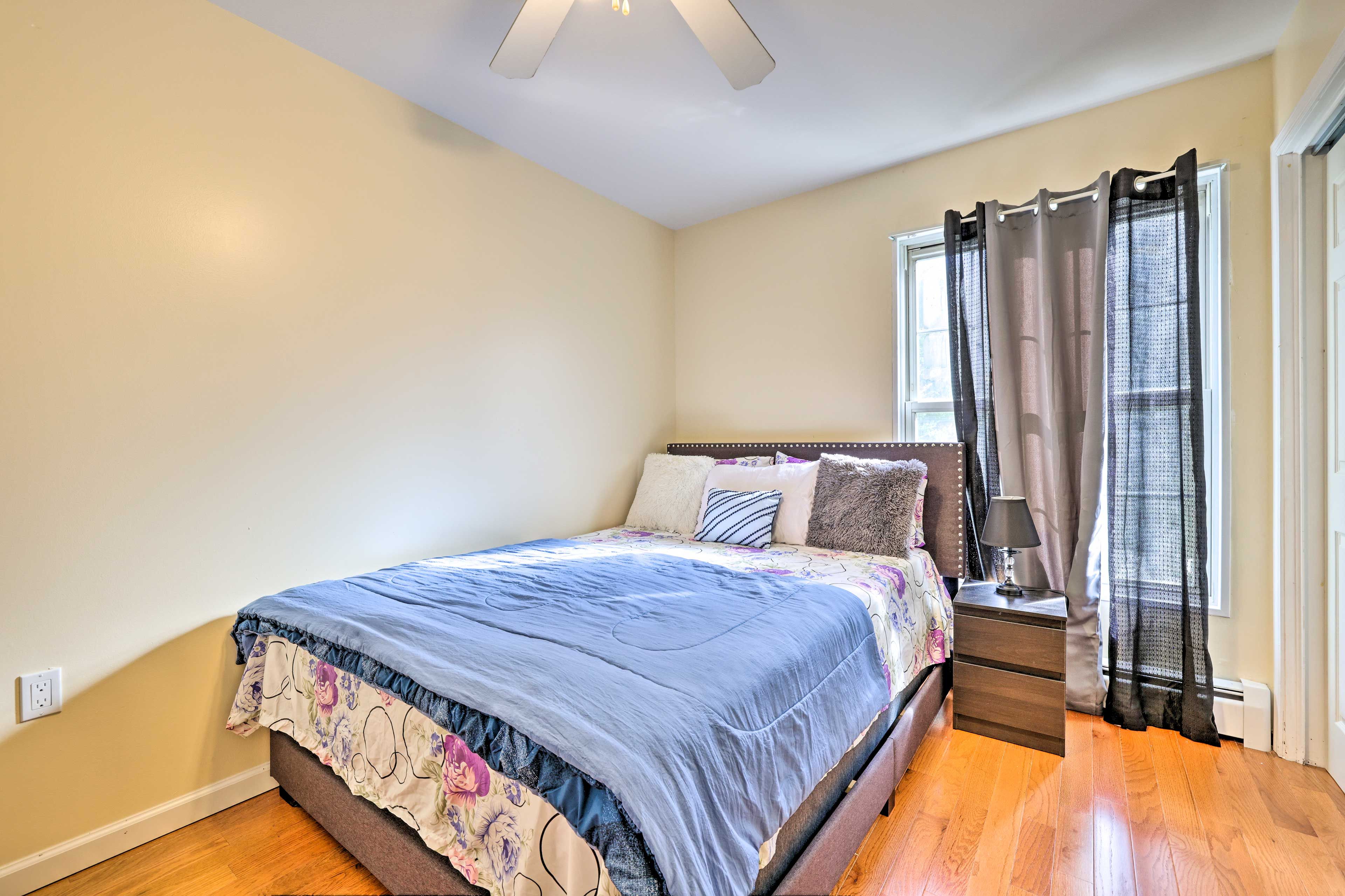 Bedroom 5 | Upper Level | Queen Bed
