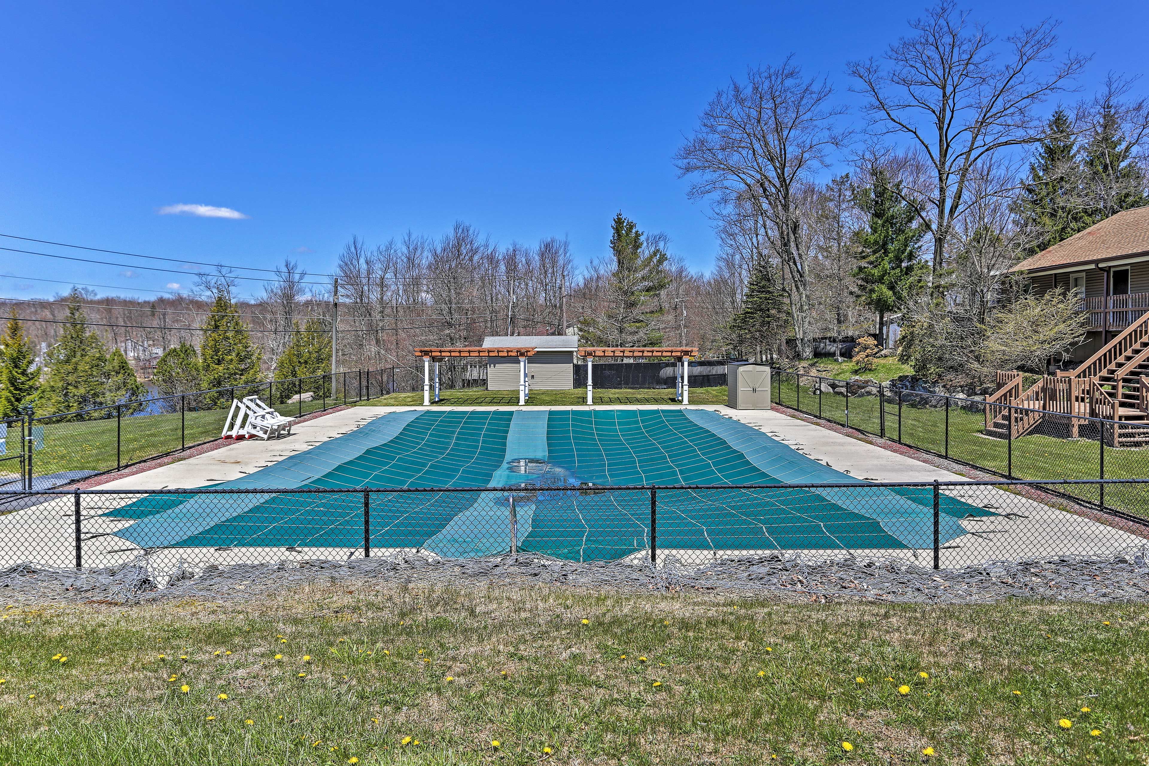 Seasonal Community Pool