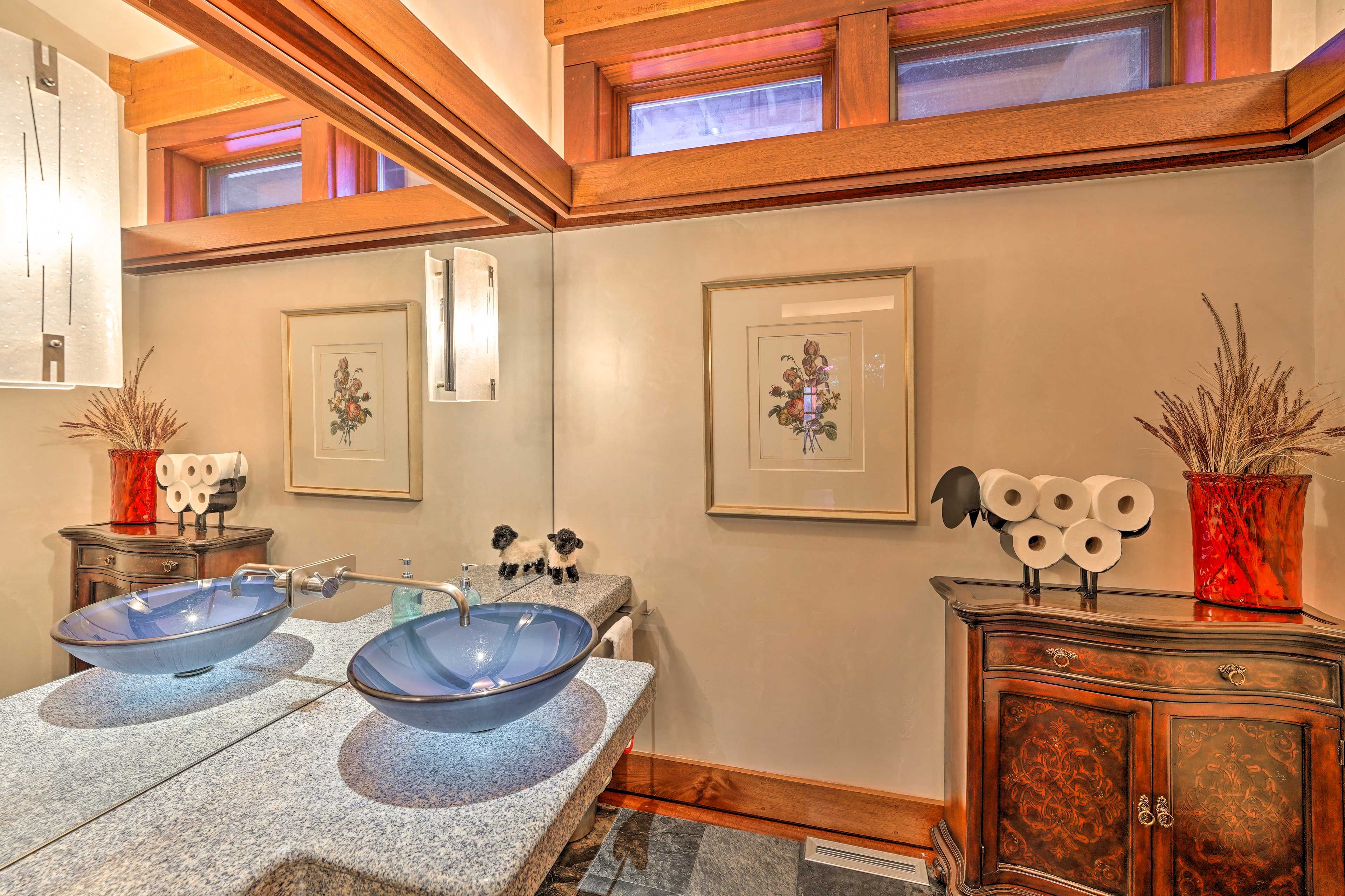 Half Bathroom | 1st Floor