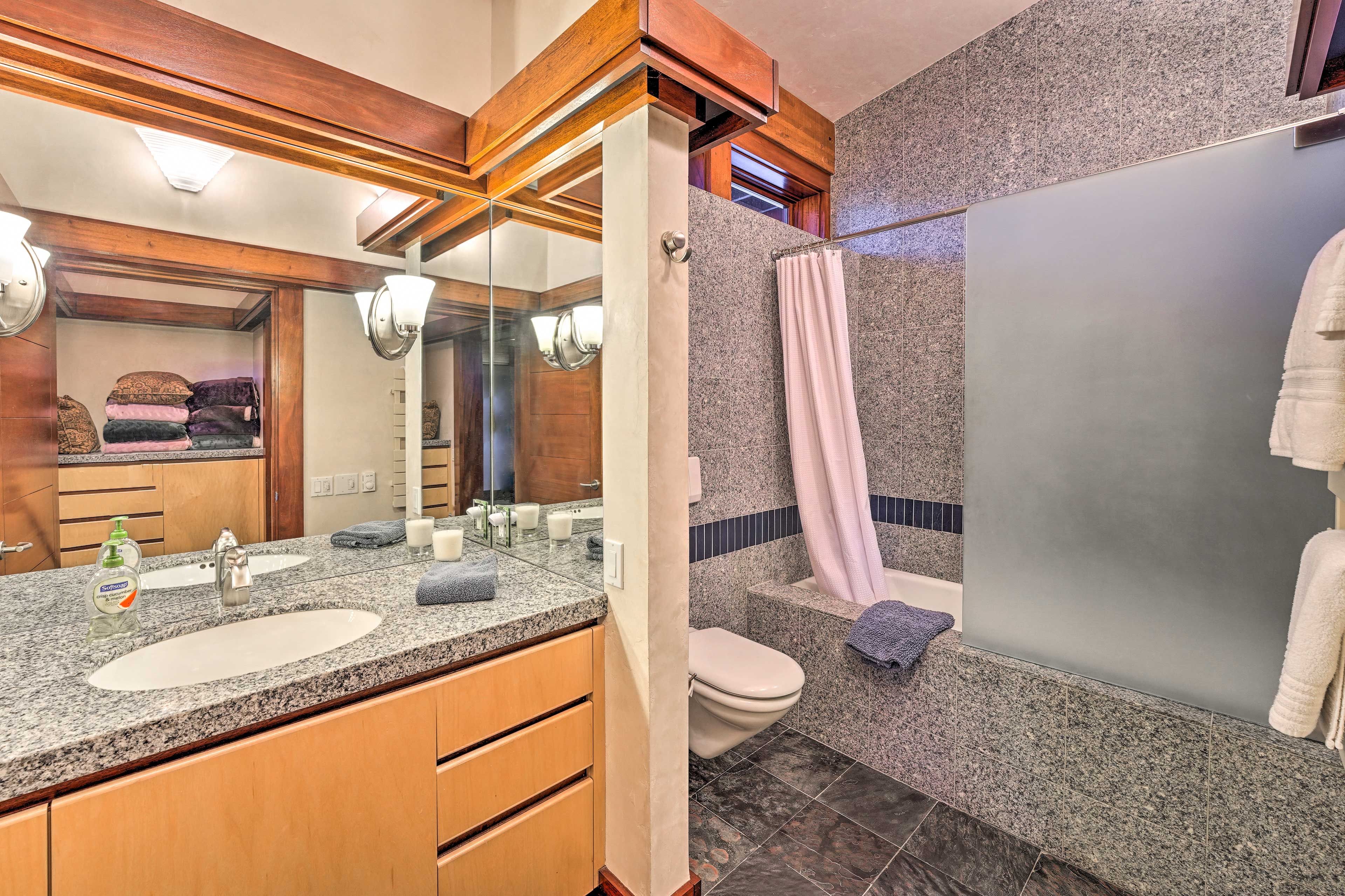 Full Bathroom | 1st Floor
