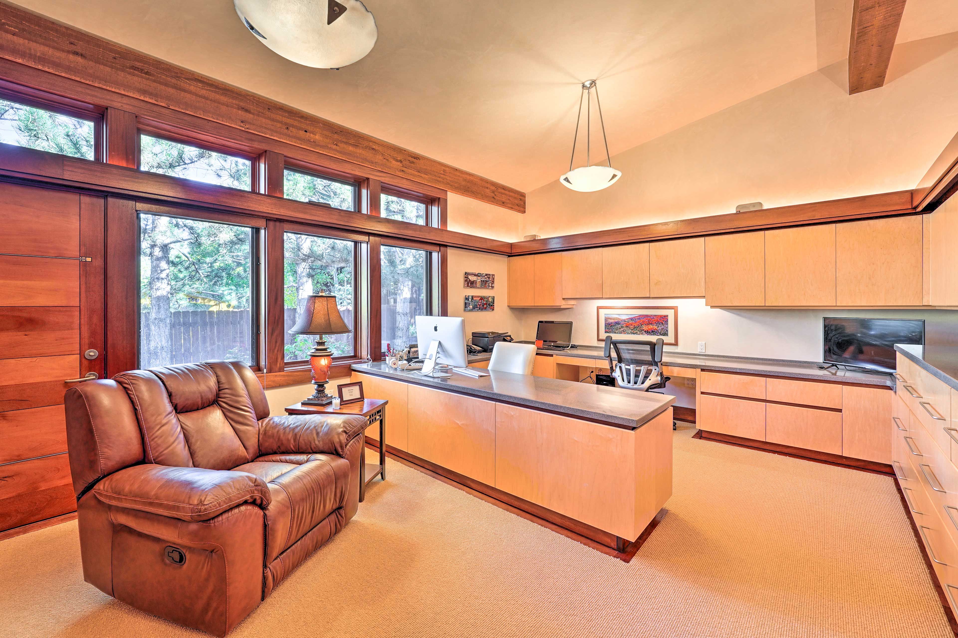Office | 1st Floor | Laptop Friendly | Smart TV