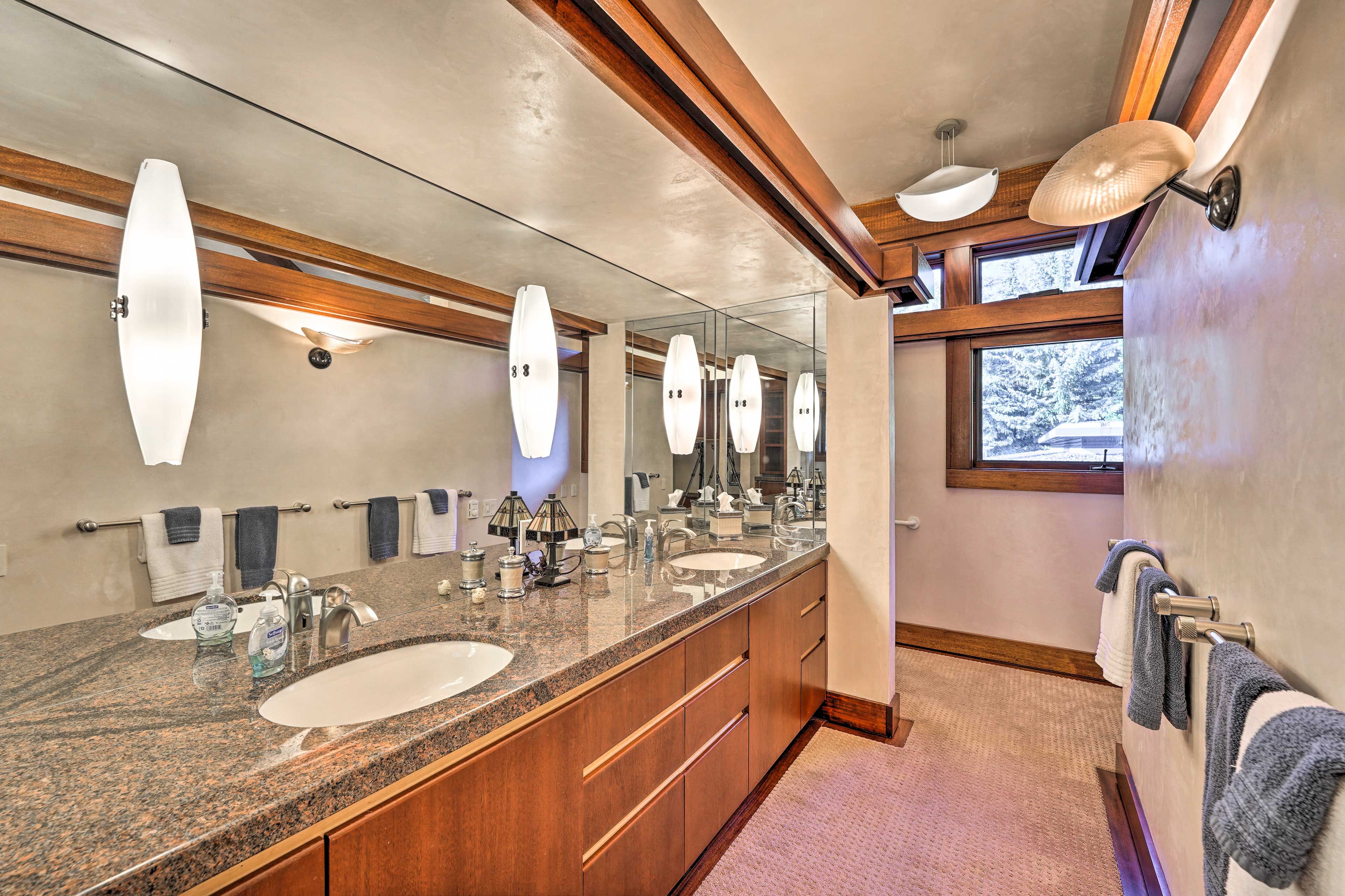 Full Bathroom | 2nd Floor | Hair Dryers