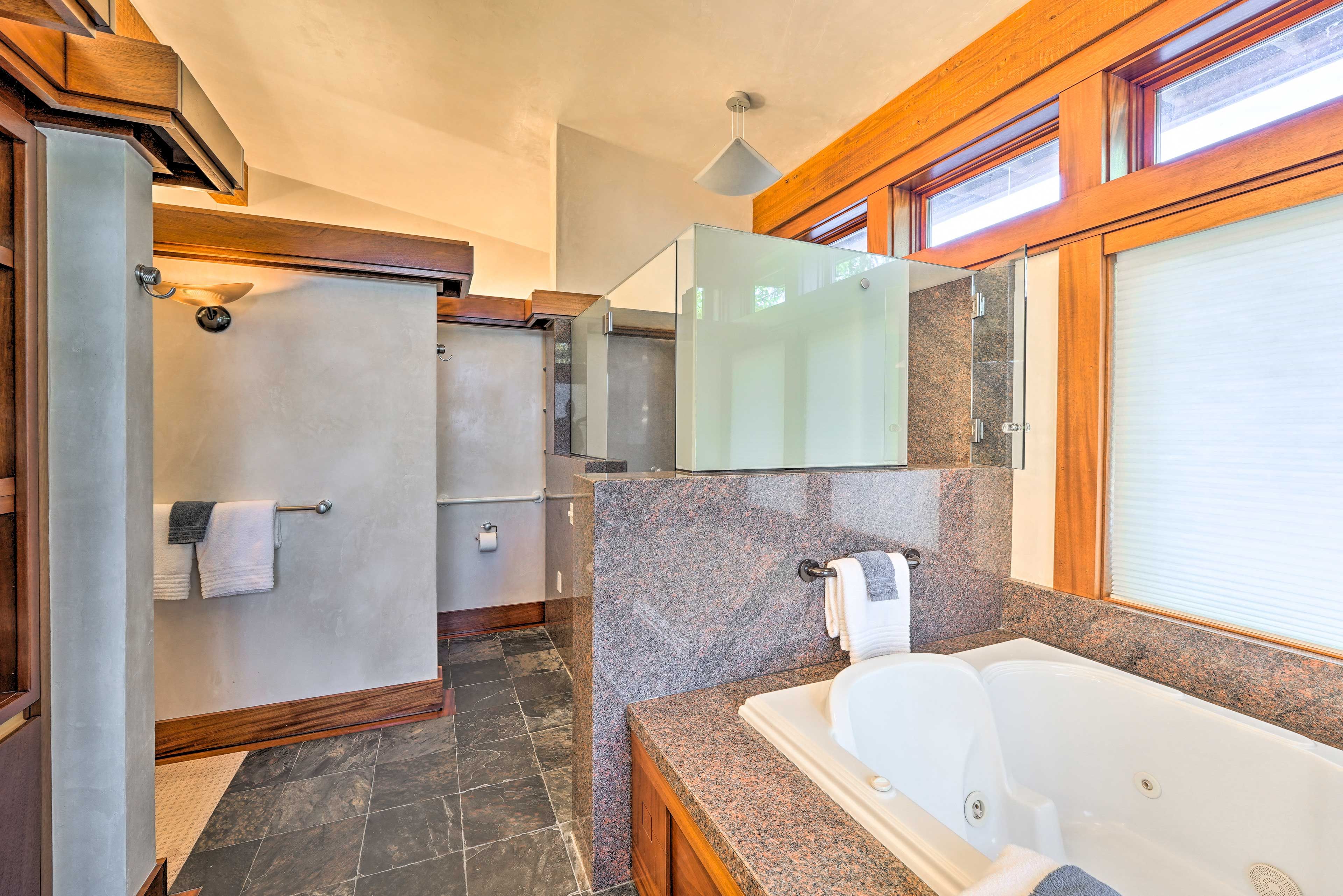 Full Bathroom | Jetted Tub