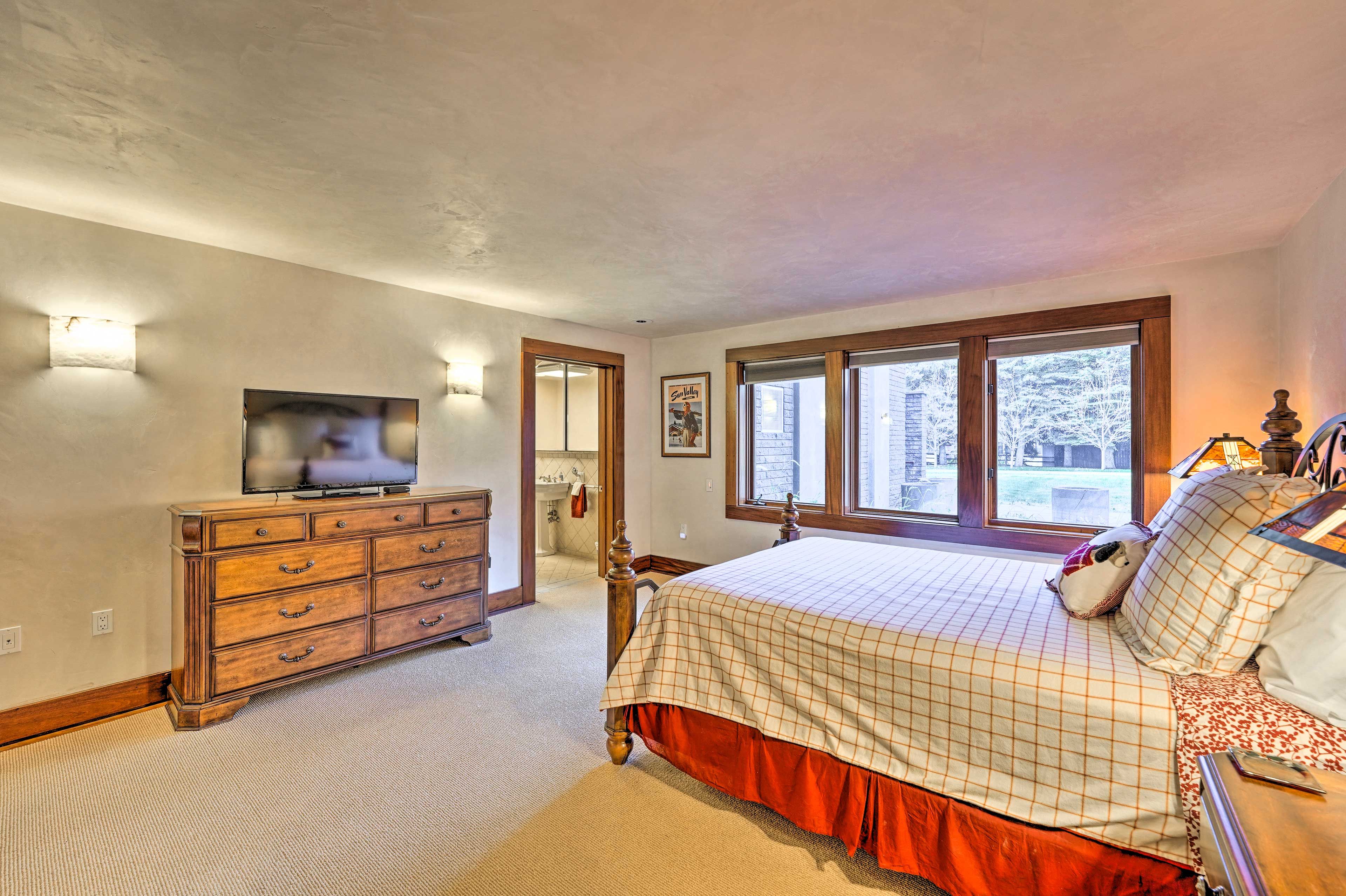 Bedroom 1 | Smart TV