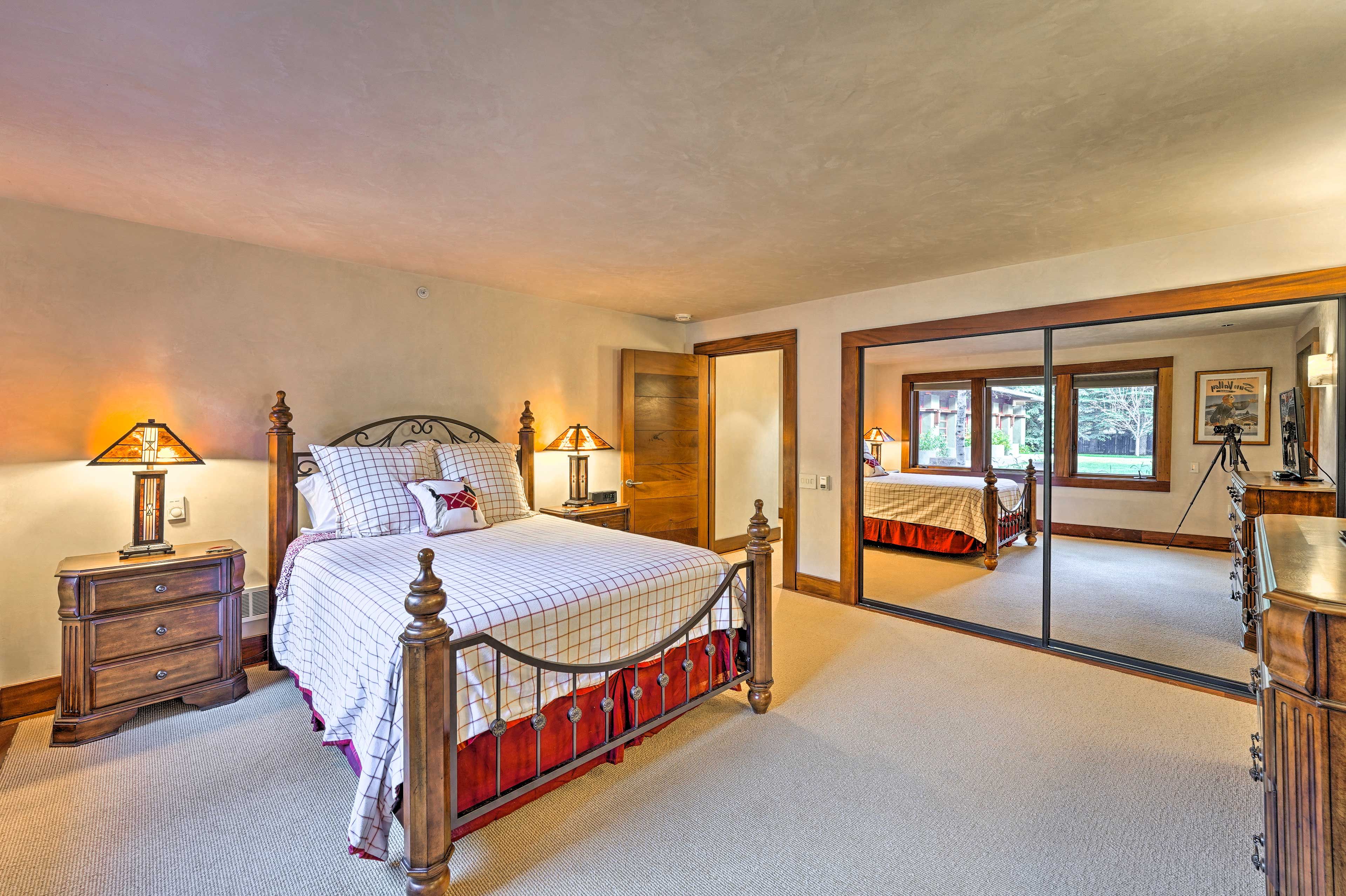 Bedroom 1 | King Bed | 1st Floor | En-Suite Bathroom