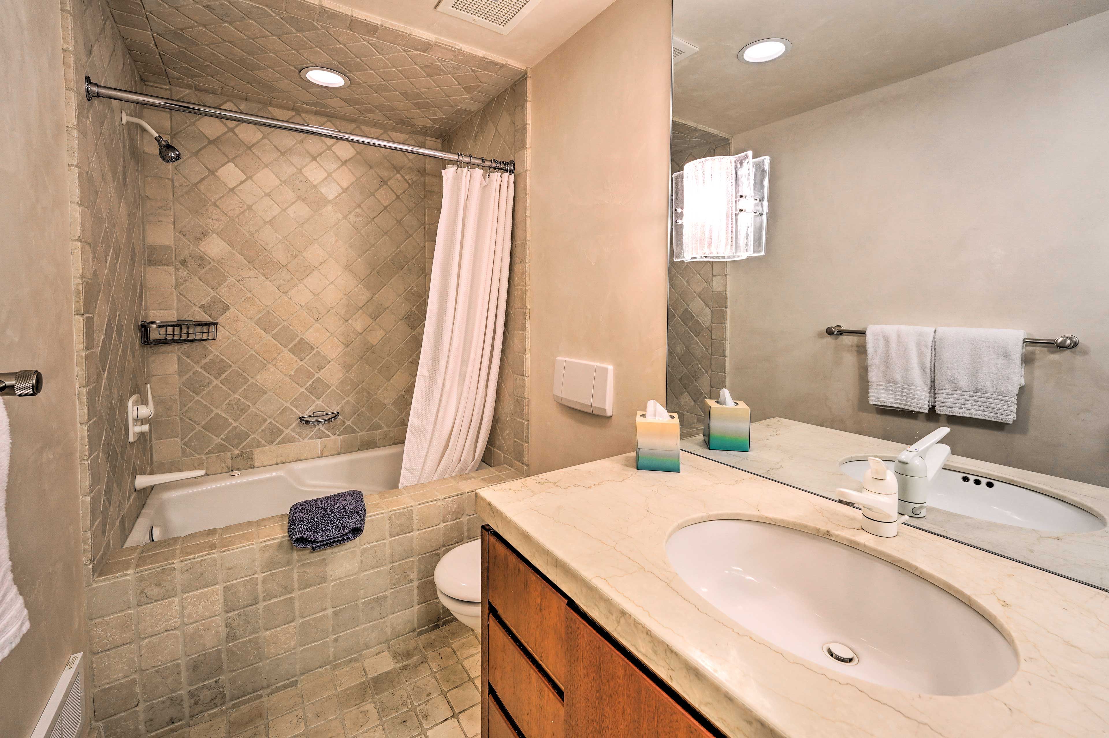 En-Suite Bathroom | Hair Dryer | Hangers