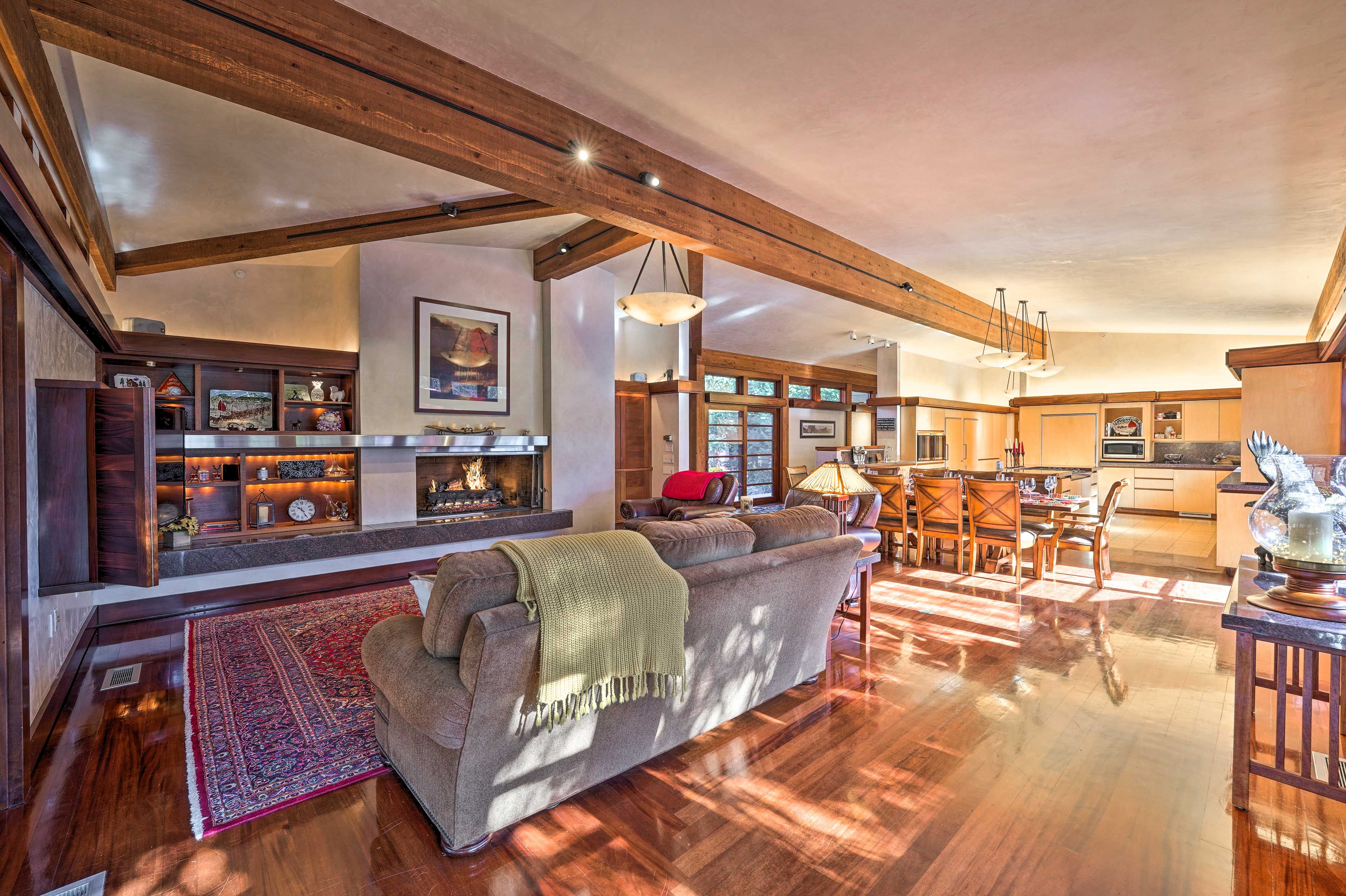 Living Area | Air Conditioning | Gas Fireplace | Heated Floors | Board Games