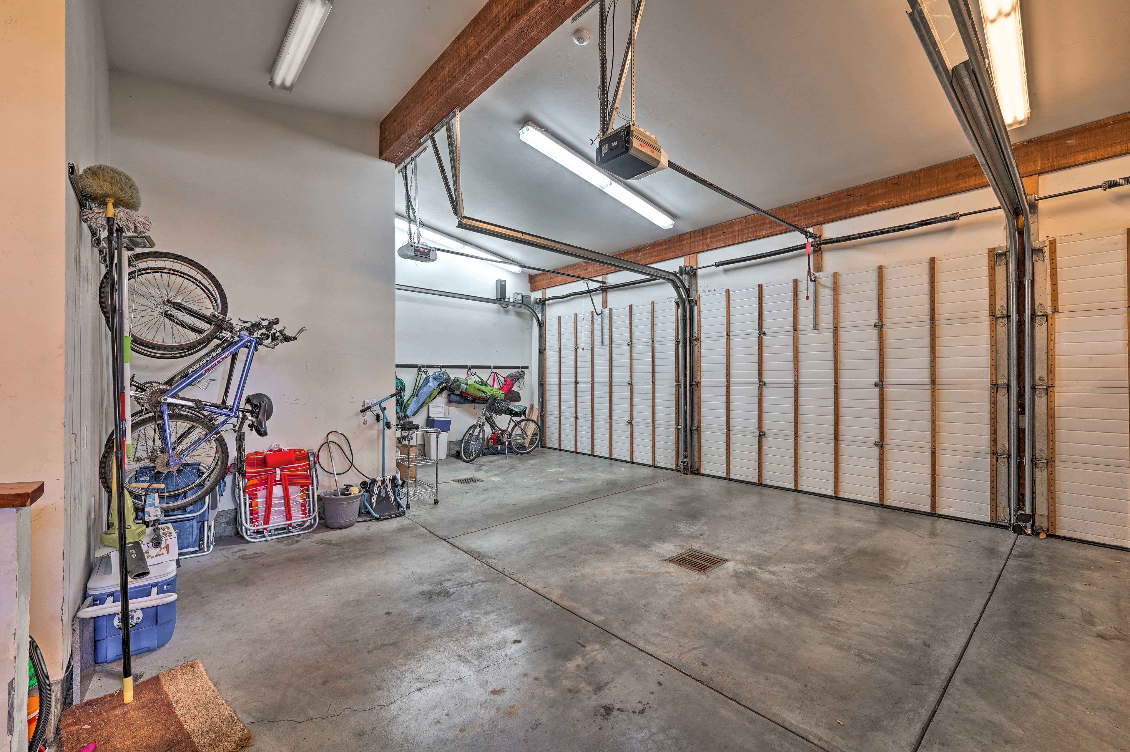 Parking | Garage (1 Vehicle) | Driveway (4 Vehicles) | Free Street Parking
