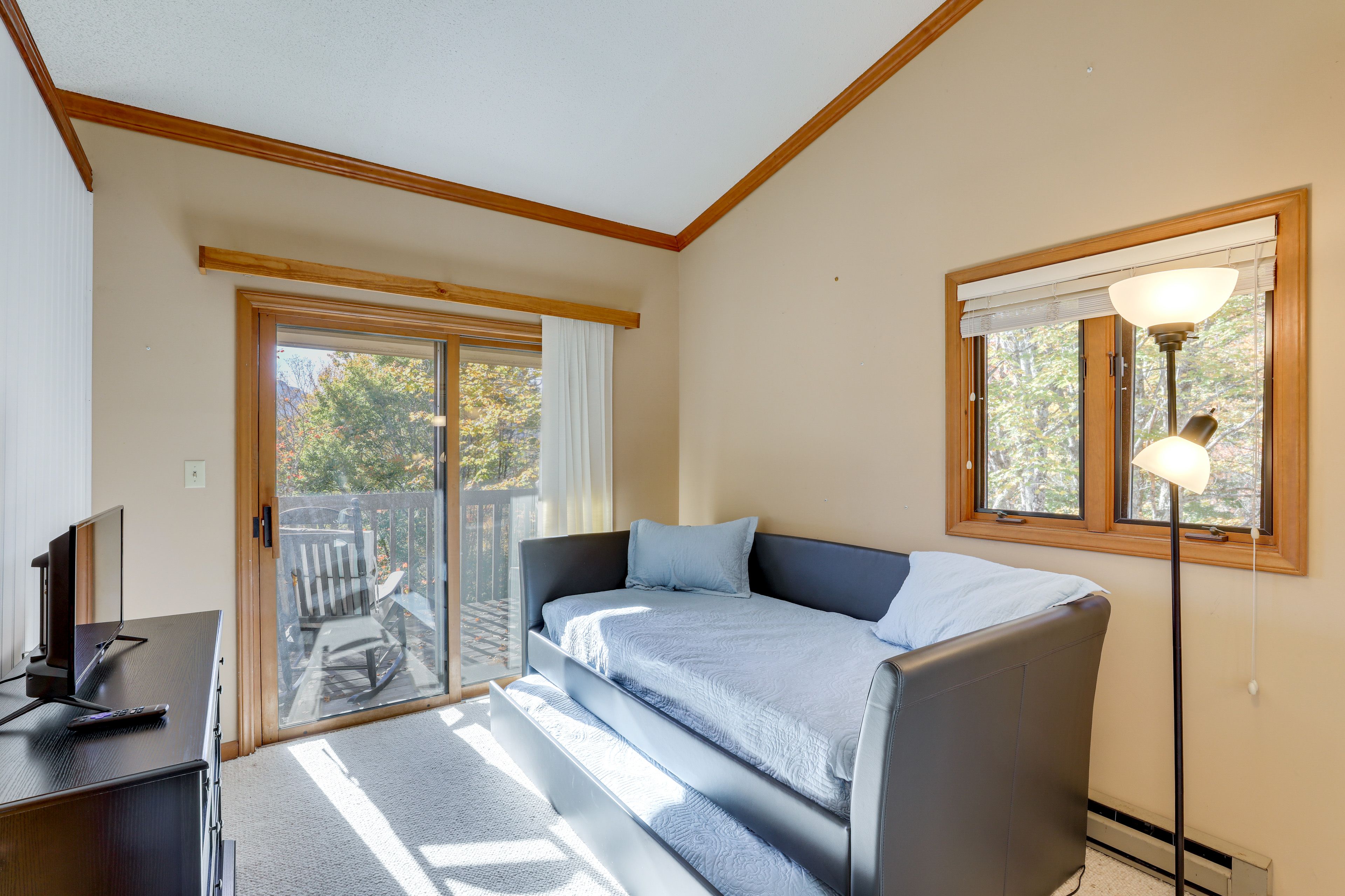 Bonus Room | Twin Daybed w/ Twin Trundle