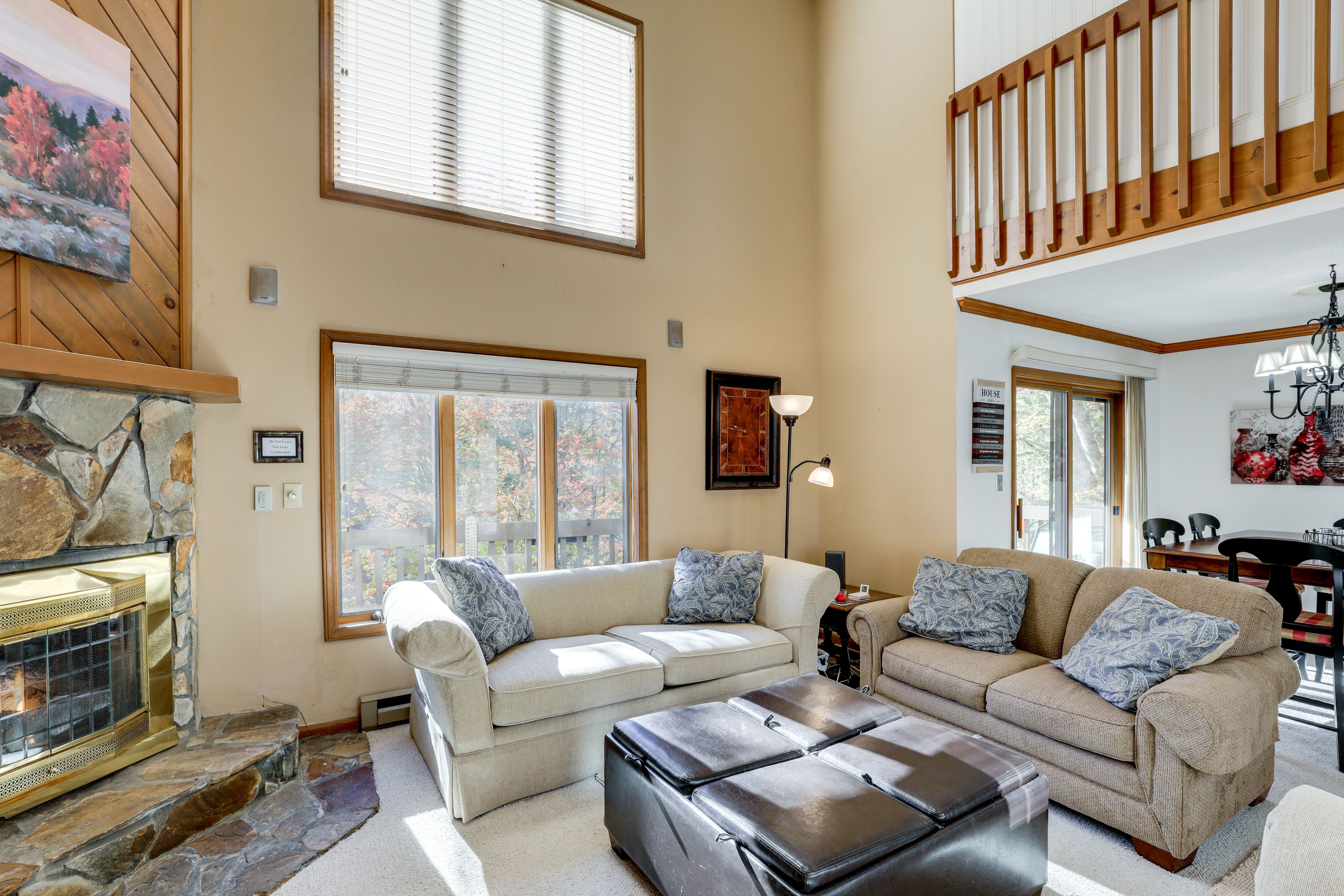 Living Room | Smart TV | Fireplace