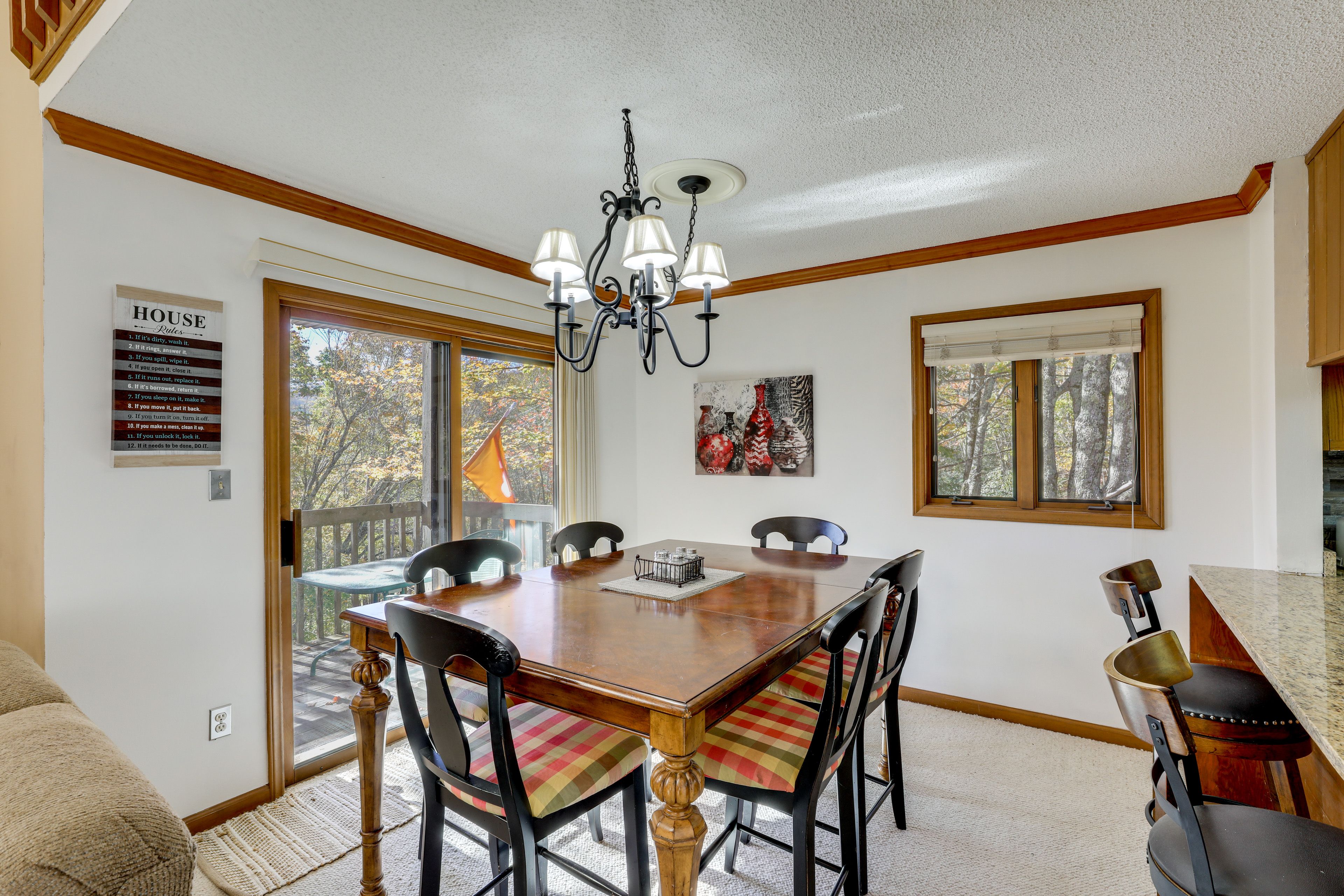 Dining Area | Dishes & Flatware Provided
