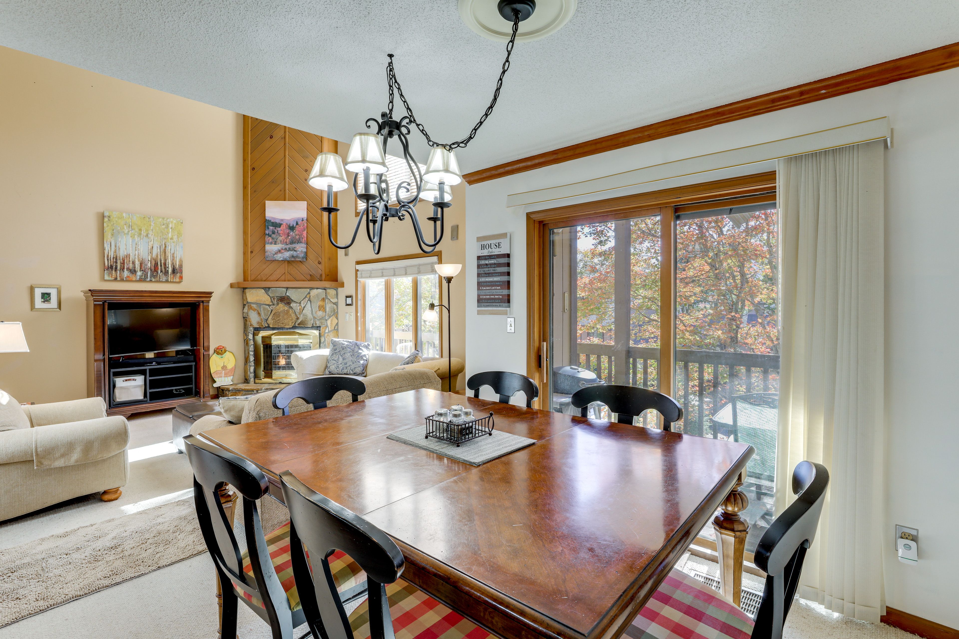 Interior | Open Floor Plan | Free WiFi