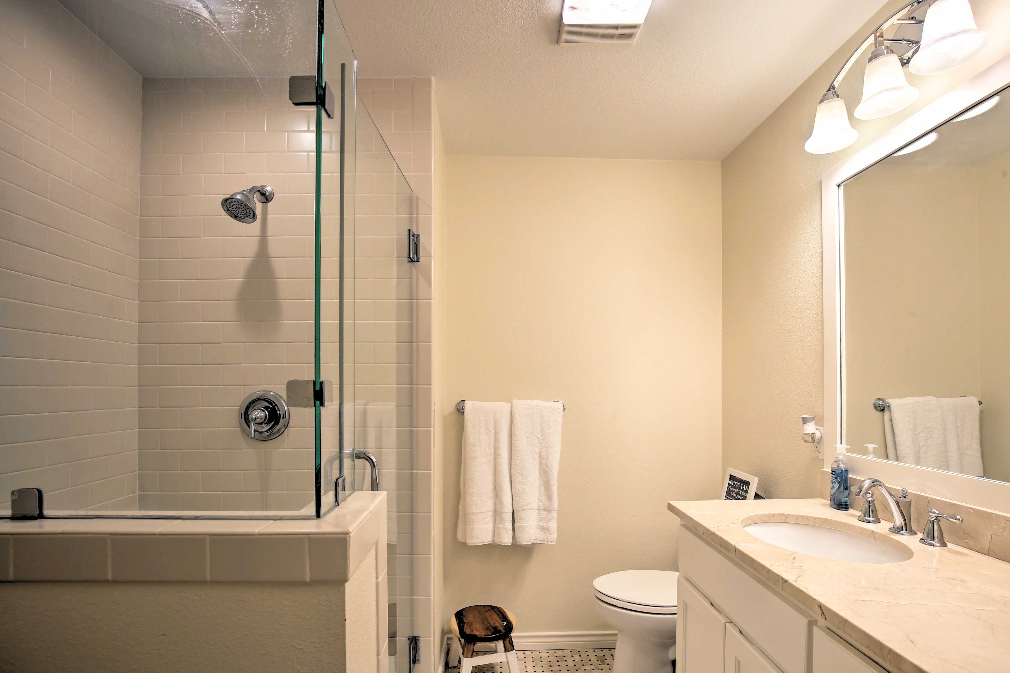 En-Suite Bathroom | Complimentary Toiletries