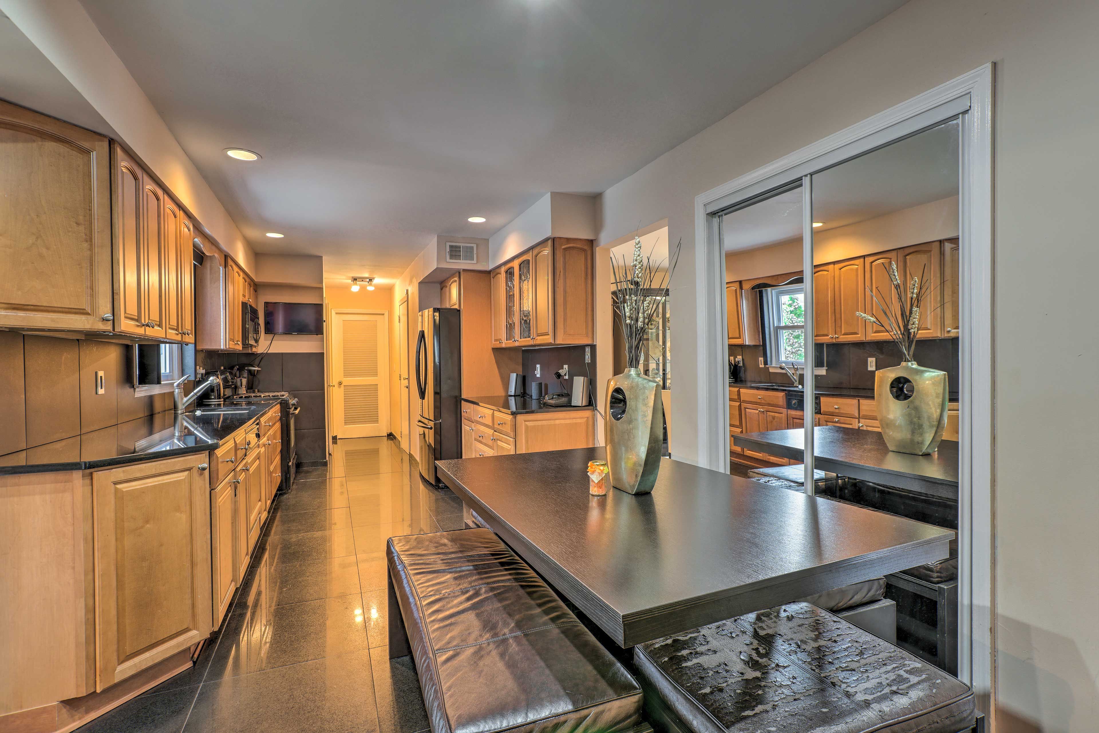 Fully Equipped Kitchen | Breakfast Nook