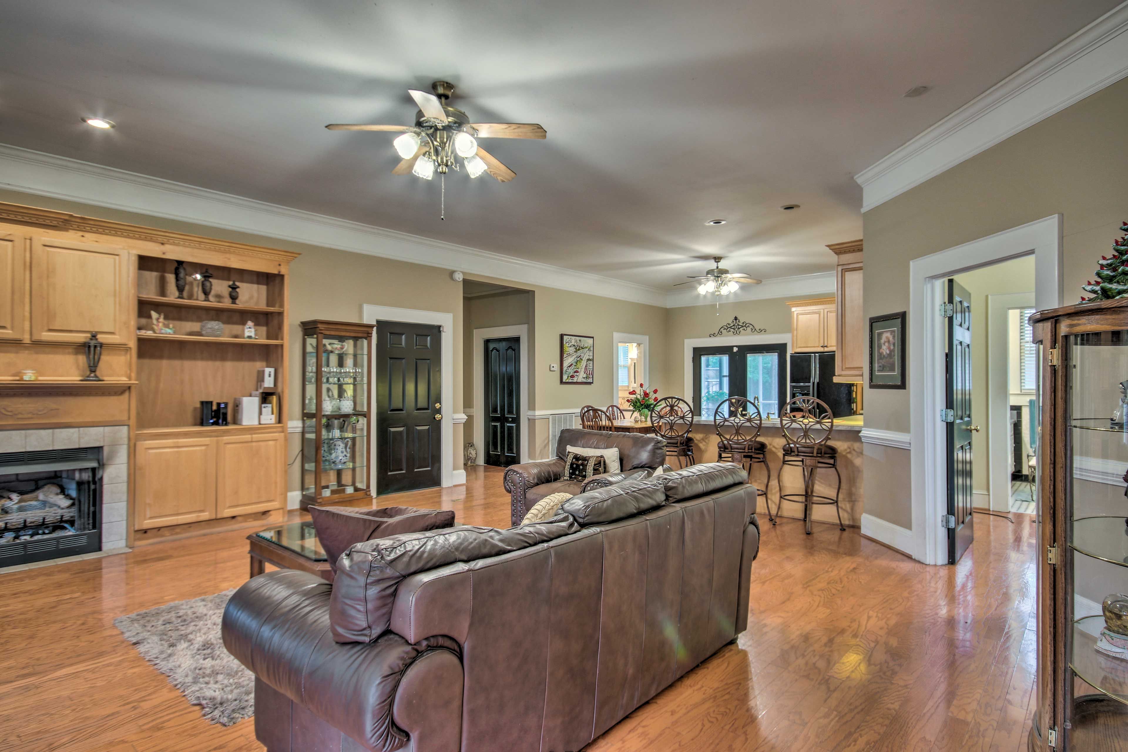 Living Room | Fireplace | Central Air Conditioning & Heating