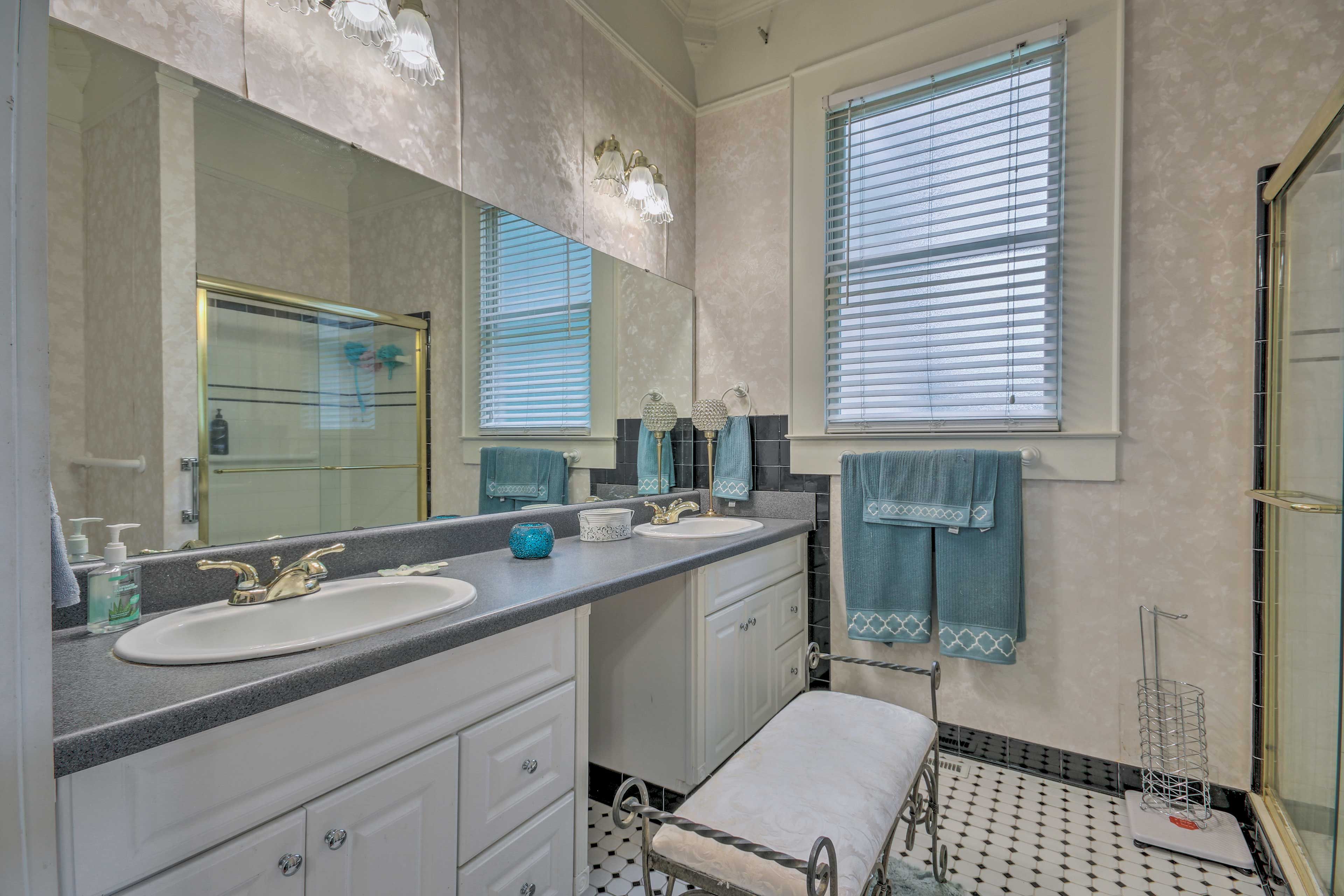 En-Suite Bathroom | Towels Provided