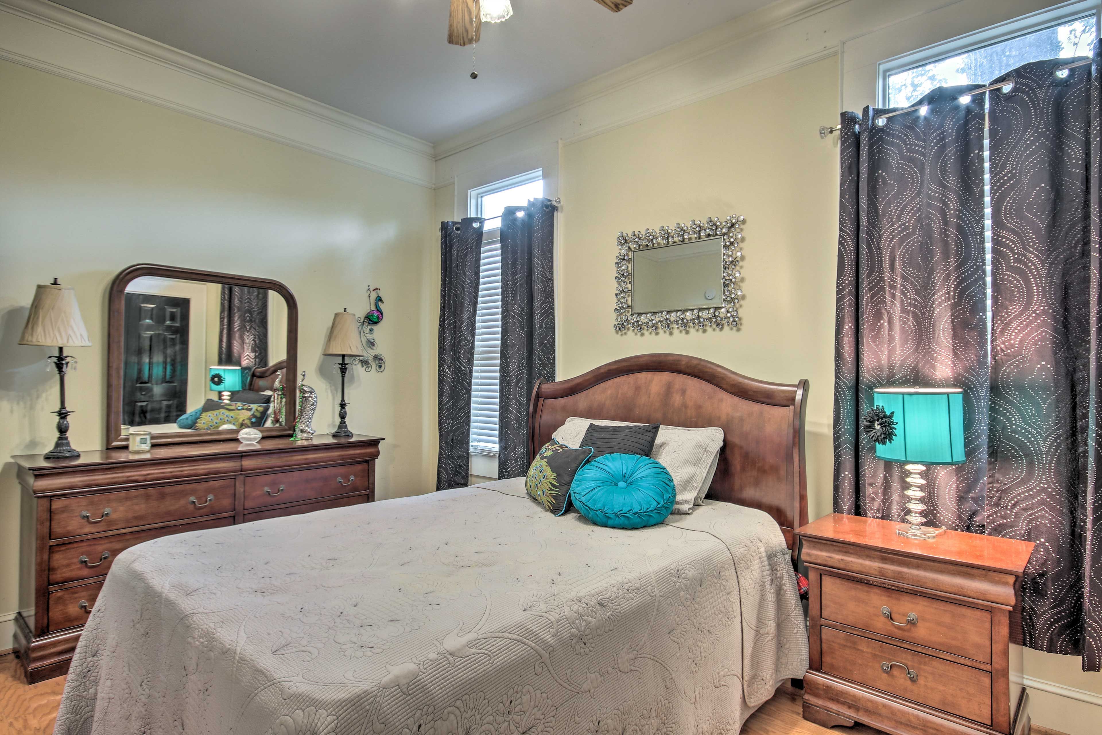 Bedroom 2 | Queen Bed