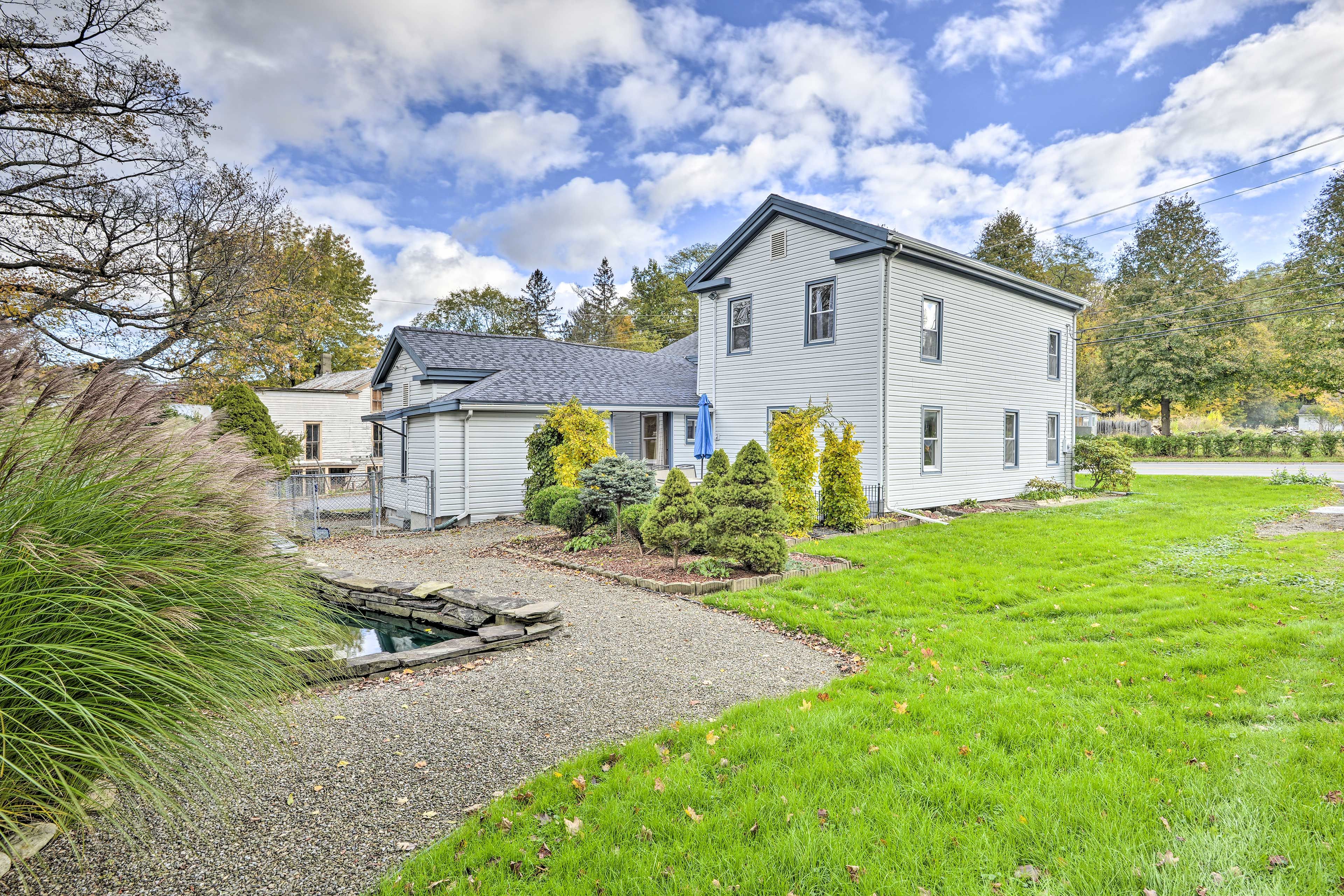 Burdett Vacation Rental | 3BR | 1.5BA | 2 Stories | 1 Step Required