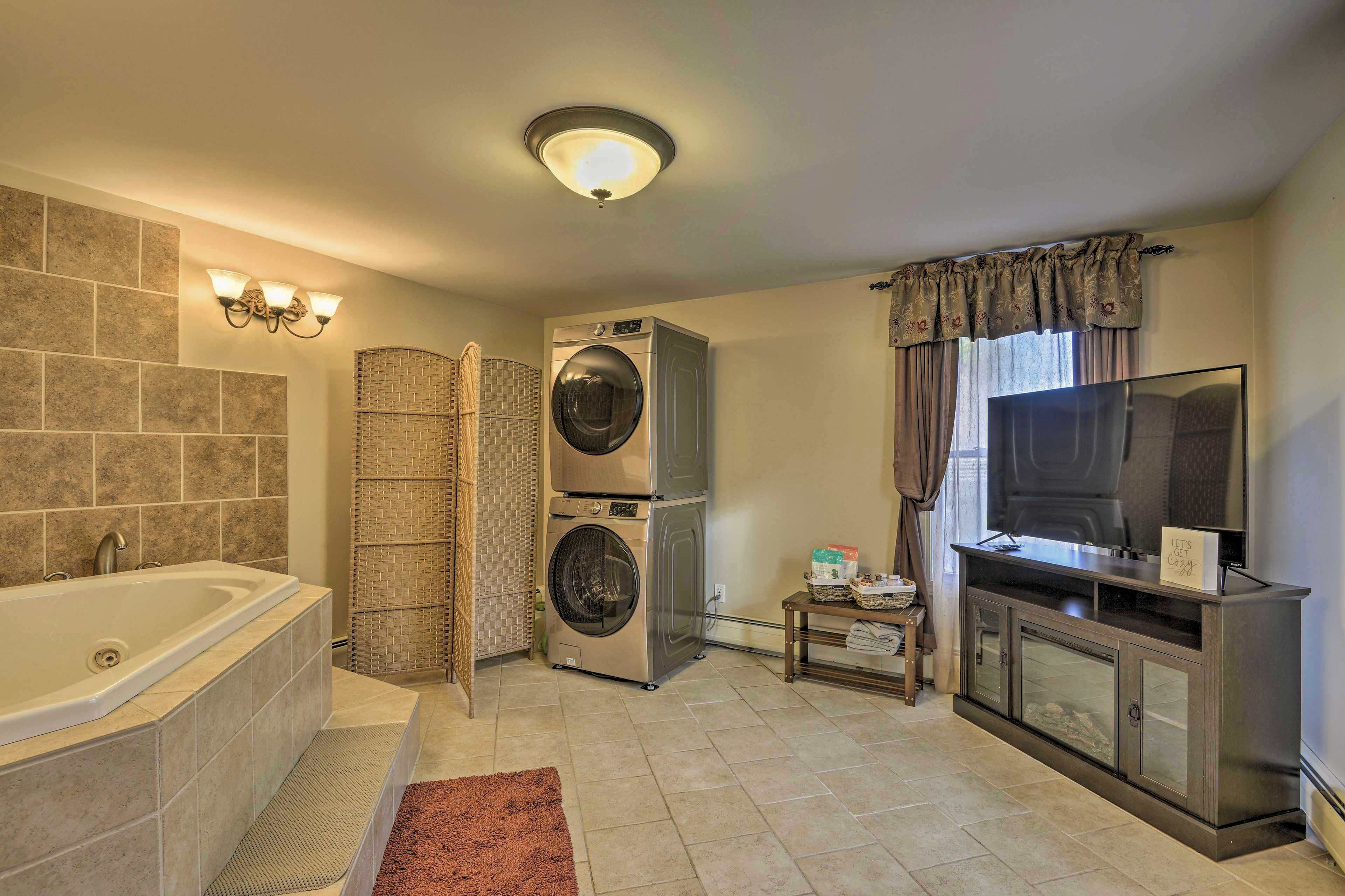 Jacuzzi Room | Smart TV