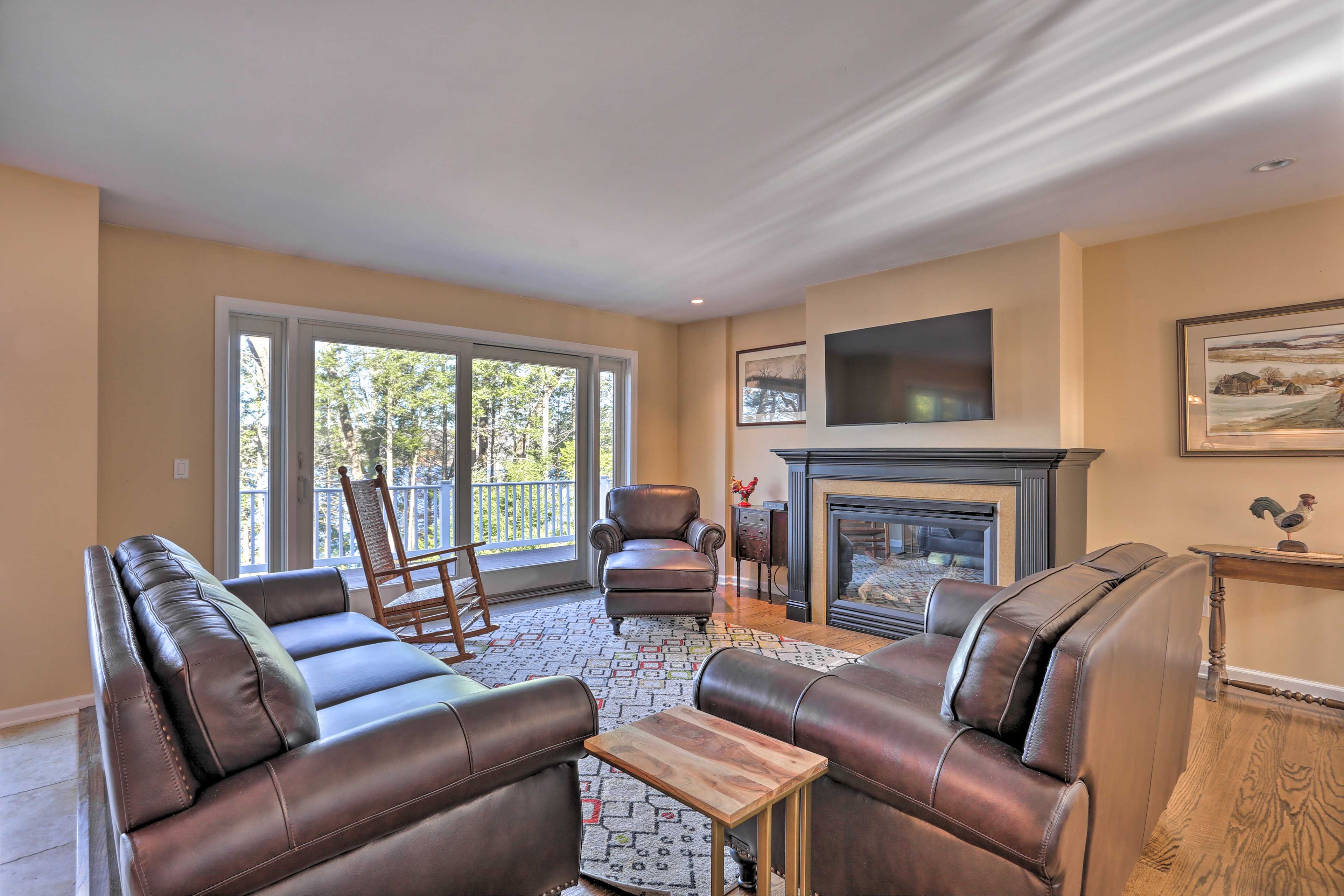 Living Room | Main Level | Free WiFi | Gas Fireplace | Central Heating & A/C