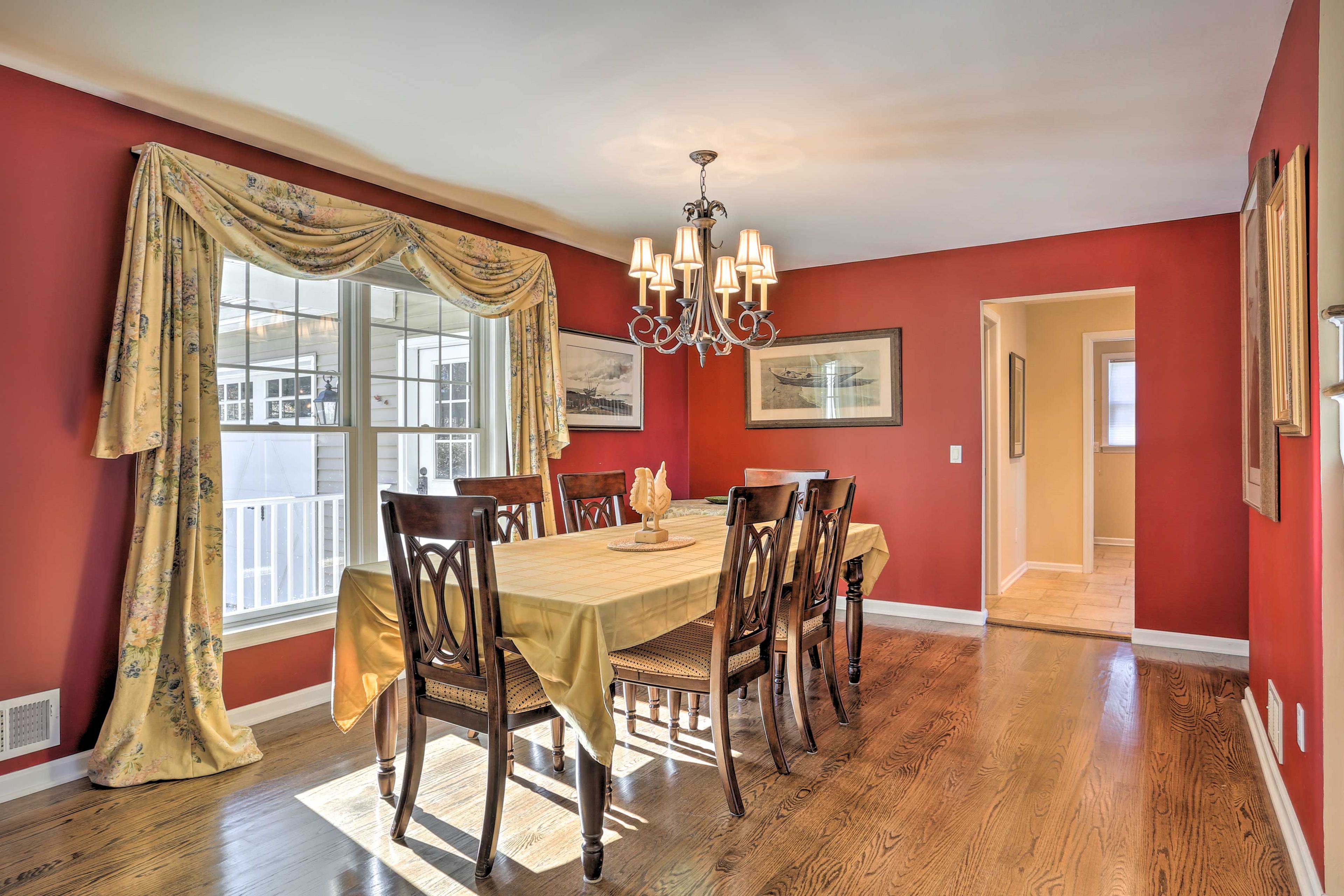 Dining Area | Main Level