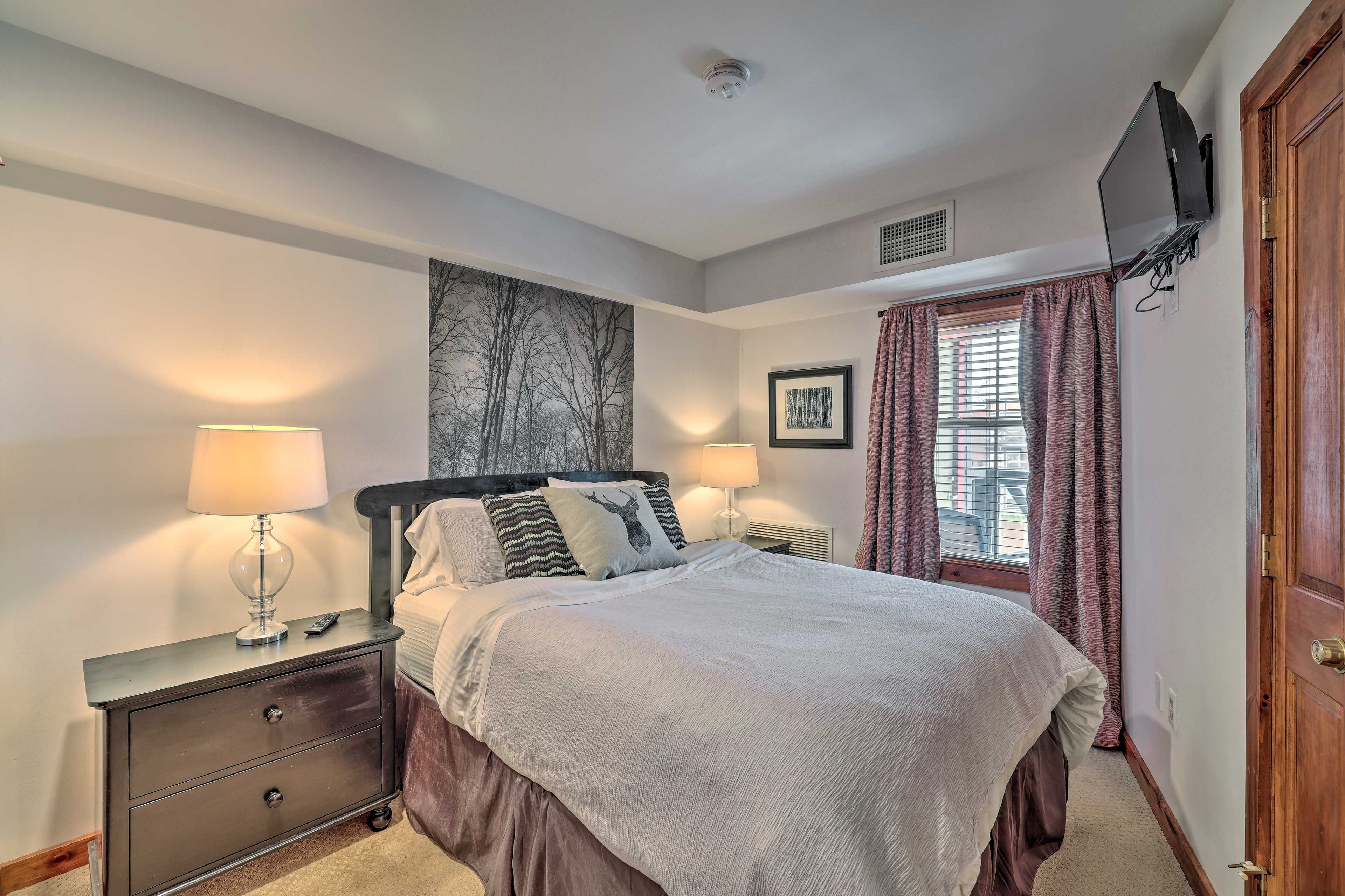 Bedroom | Queen Bed