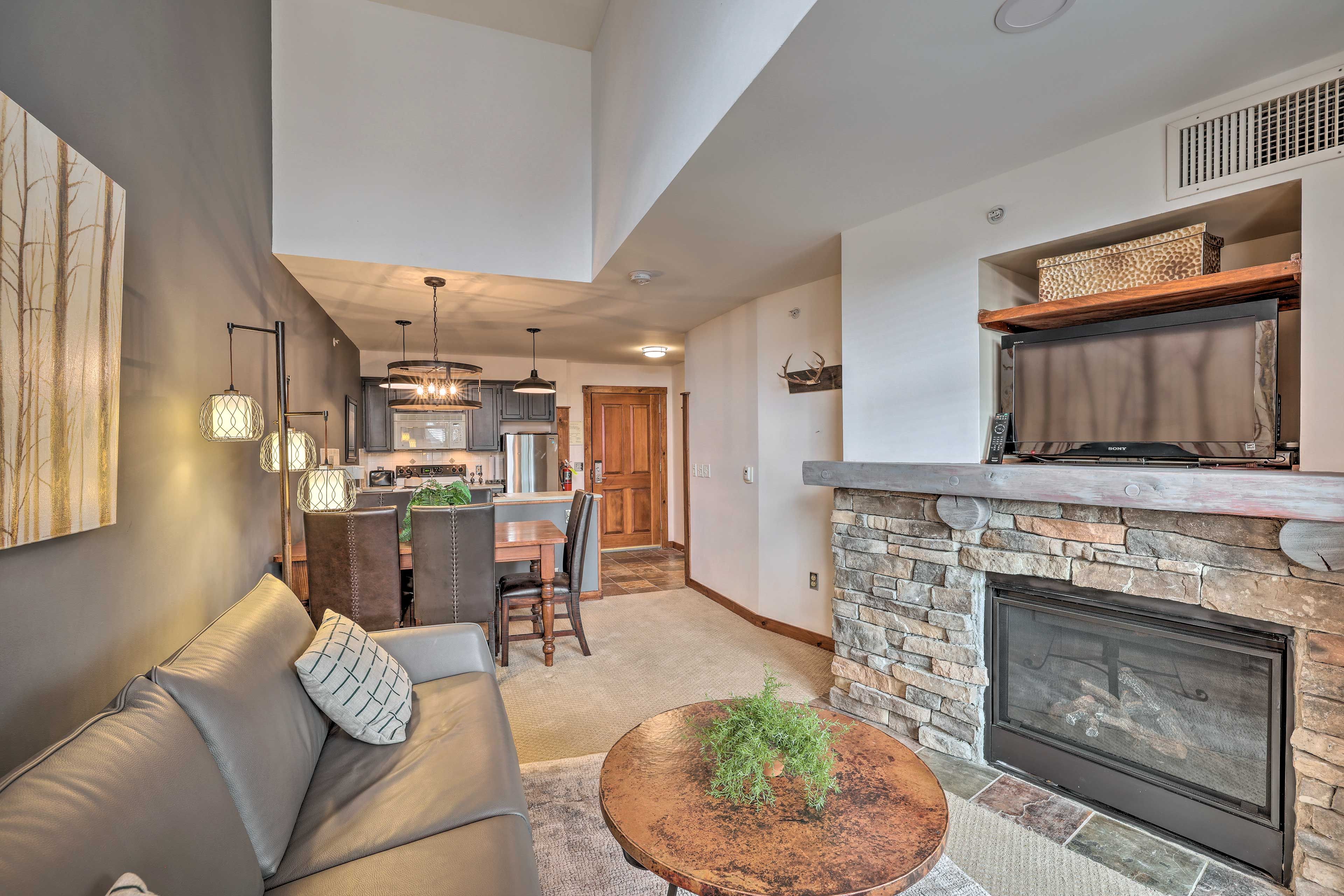 Living Room | 750 Sq Ft | 4th-Floor Condo