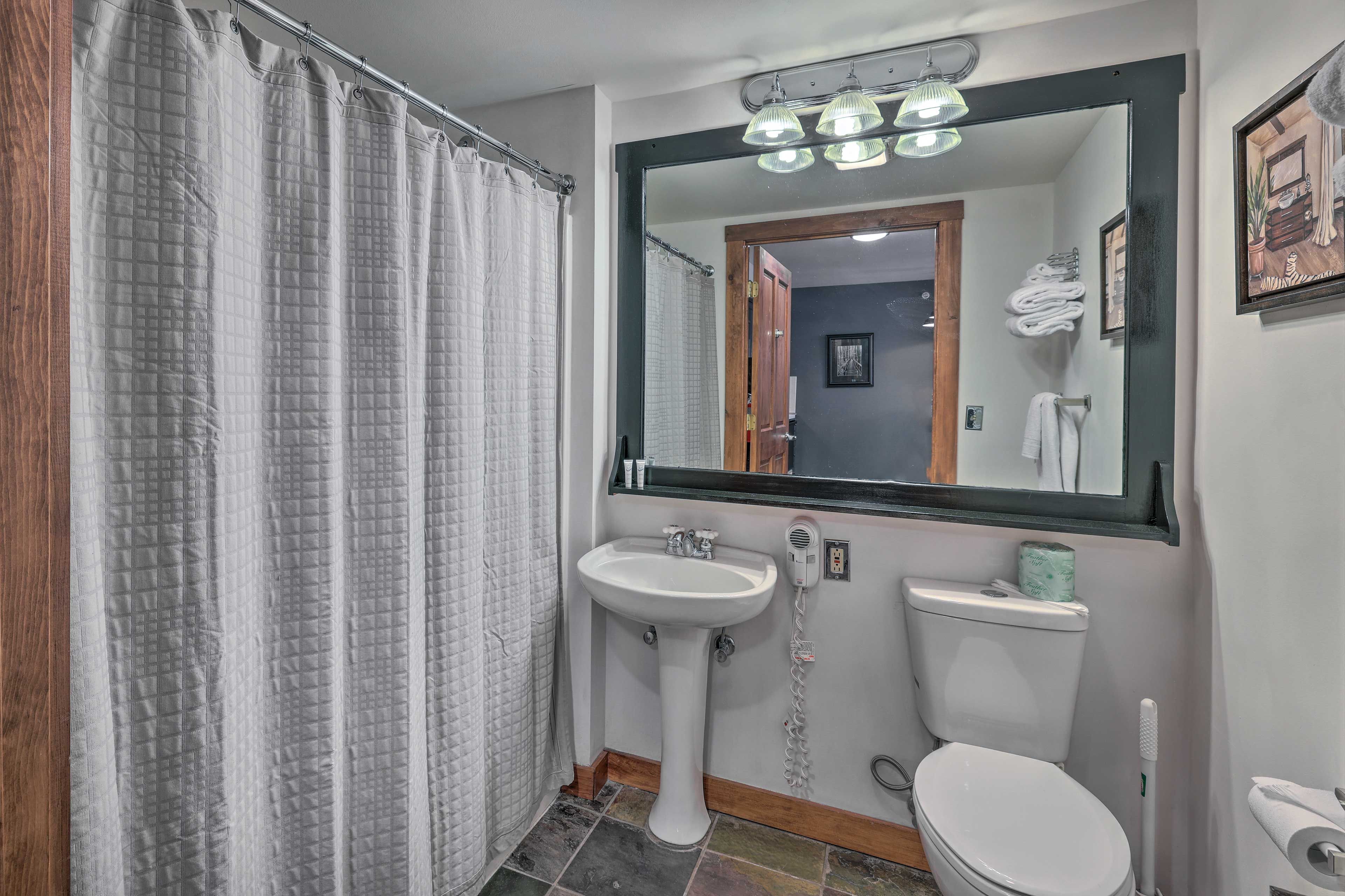 Full Bathroom | Linens & Towels