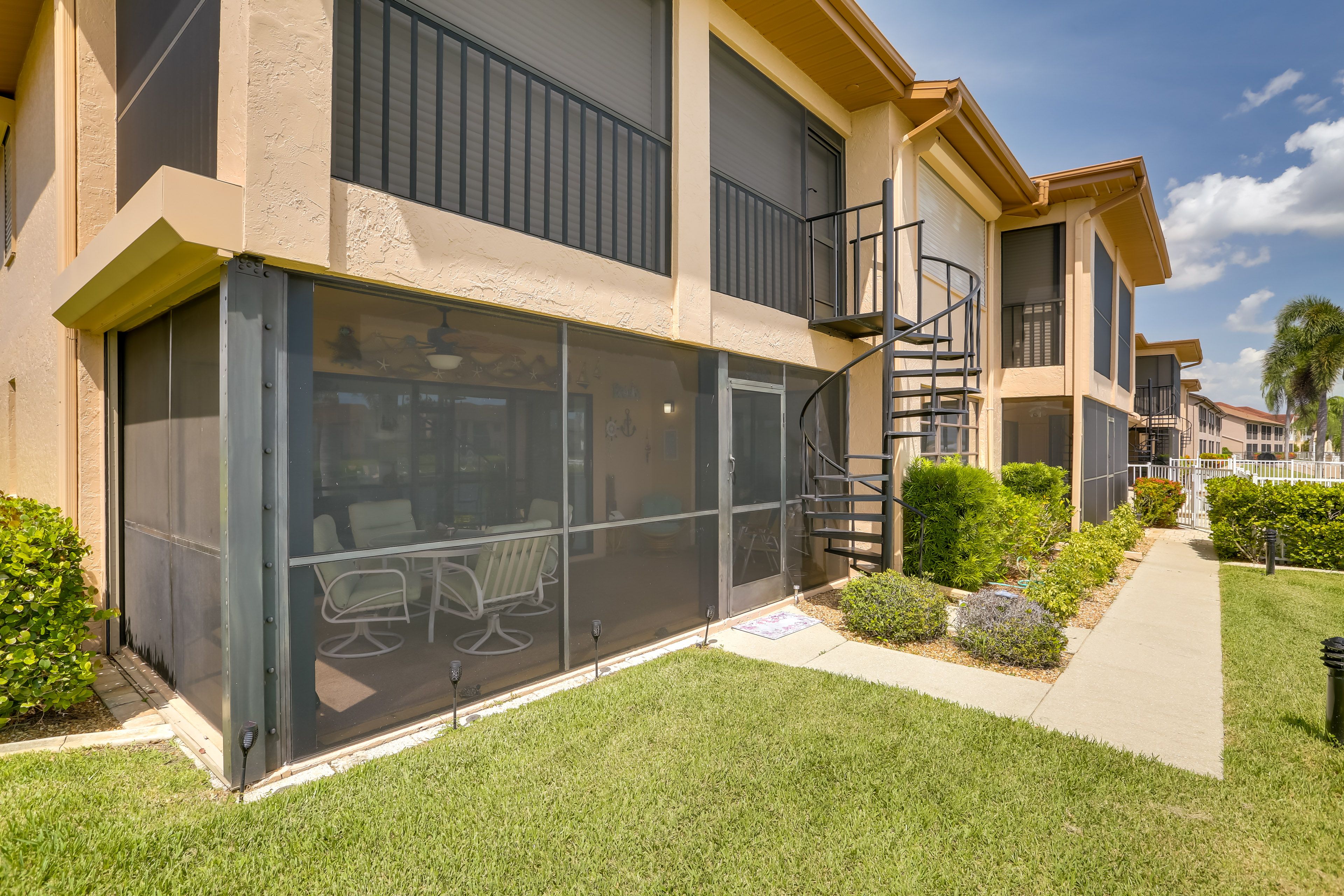 Parking | Carport (1 Vehicle) | Driveway (2 Vehicles)