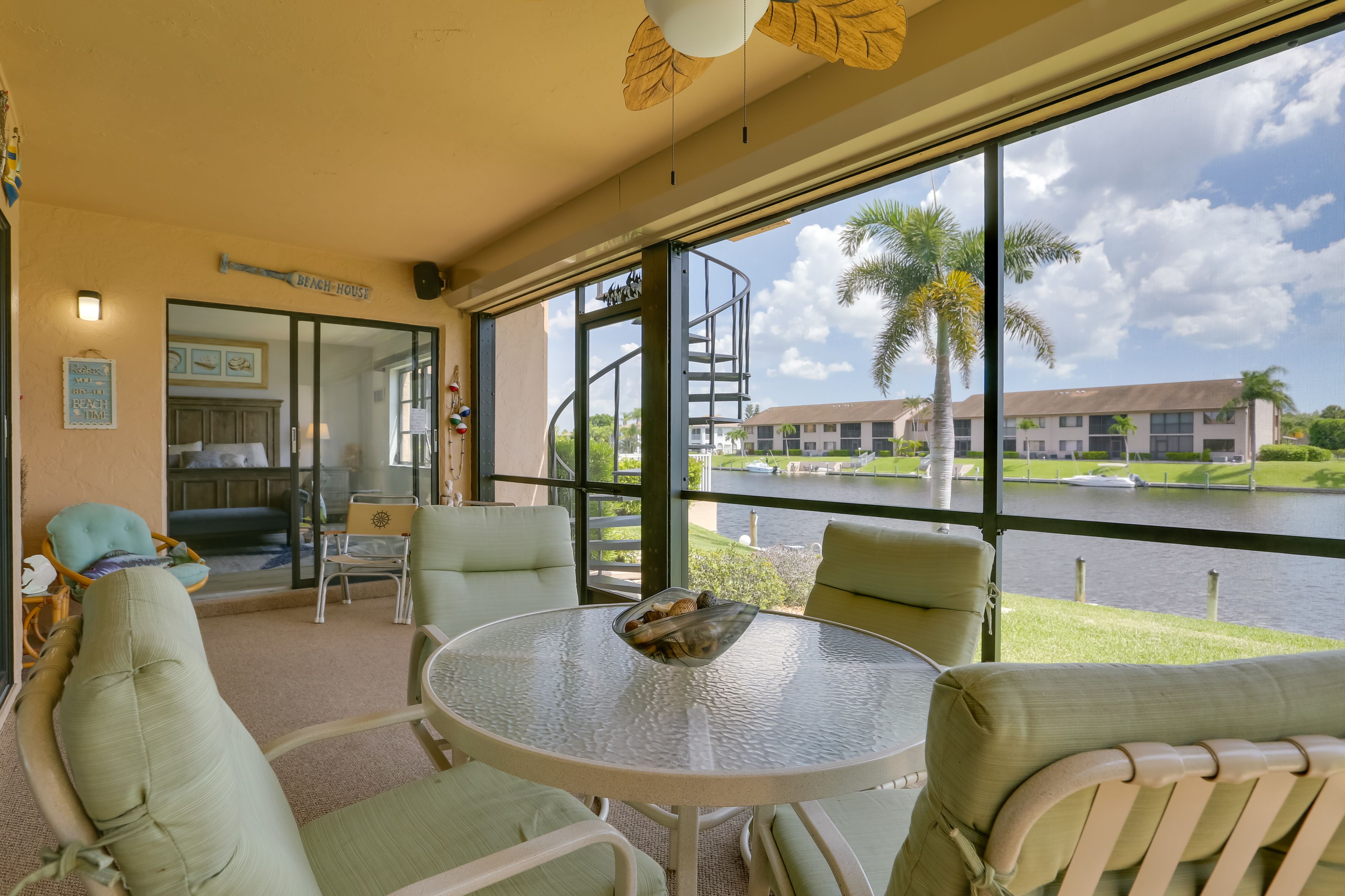 Lanai | Outdoor Speakers | Bicycles | Beach Towels | Single Story