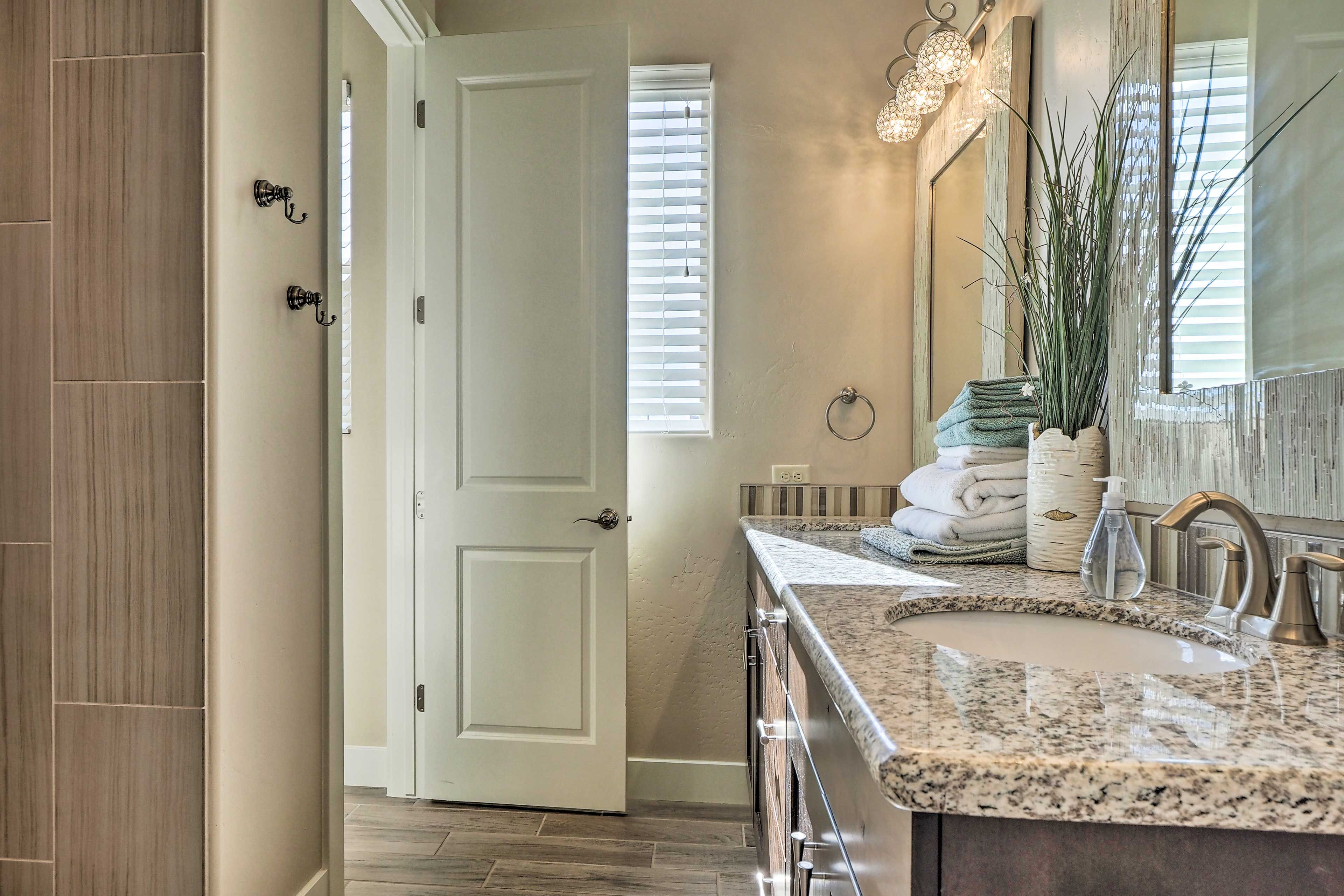 Full Bathroom | 2nd Floor