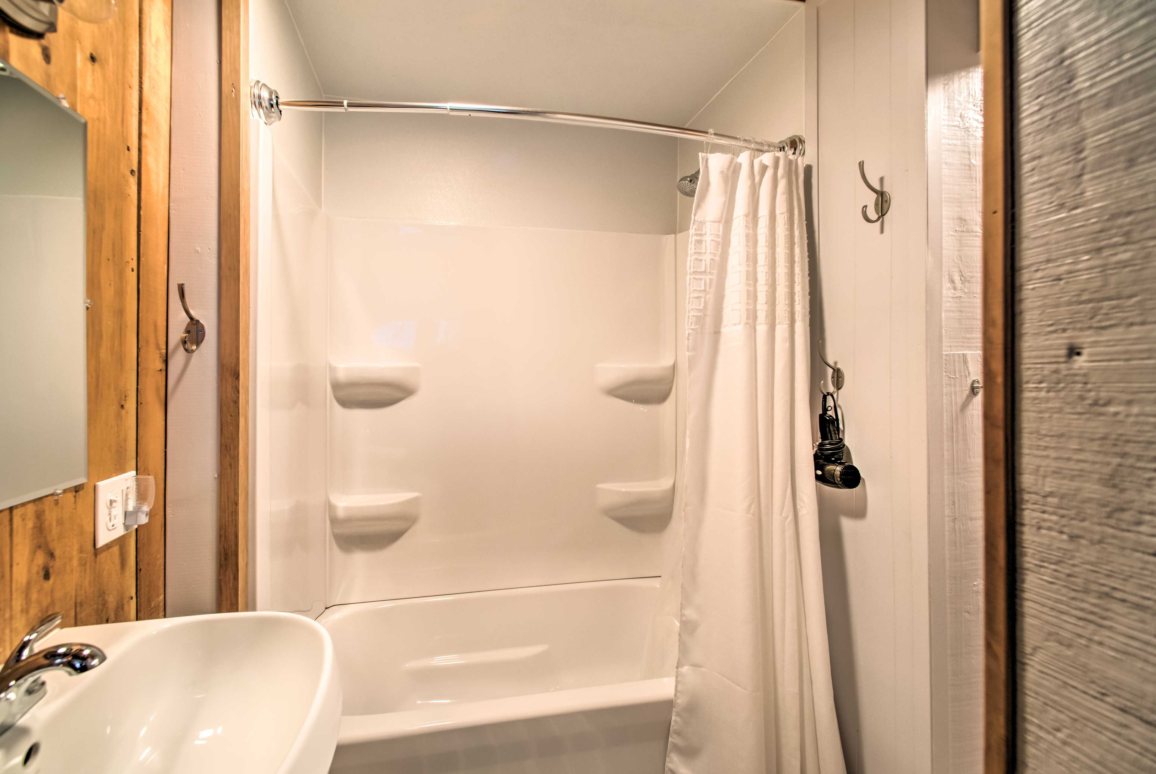 Bathroom | Towels Provided | Complimentary Toiletries | Hair Dryer