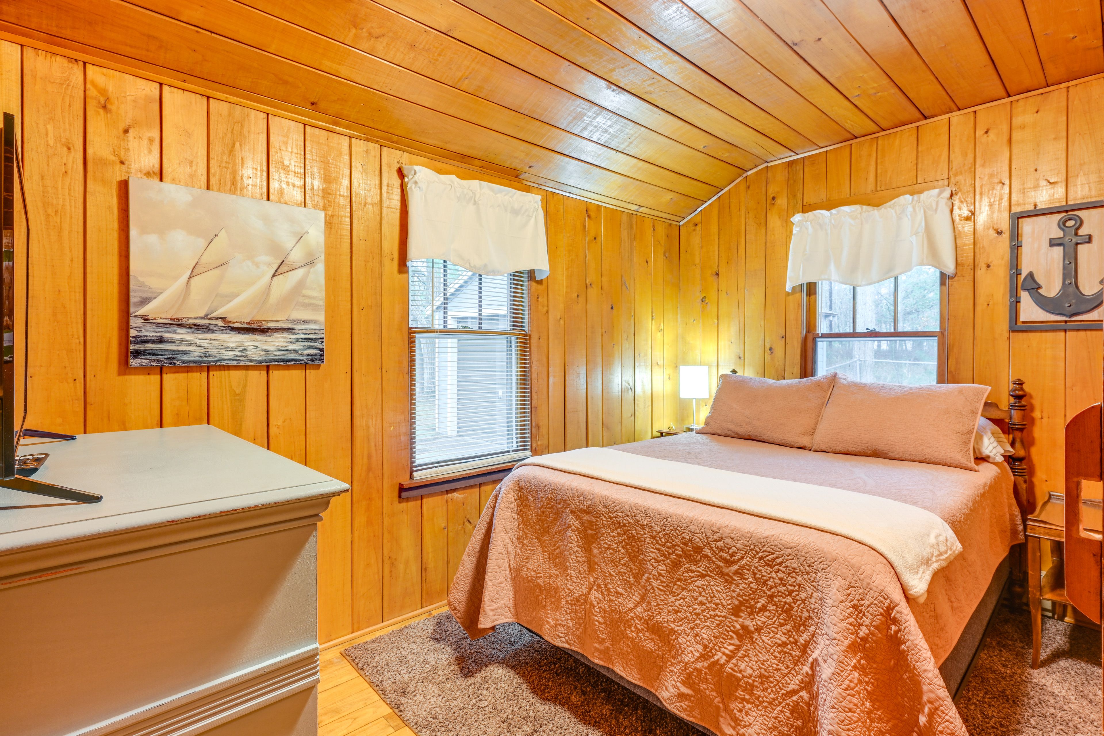 Bedroom 1 | Full Bed | Linens Provided